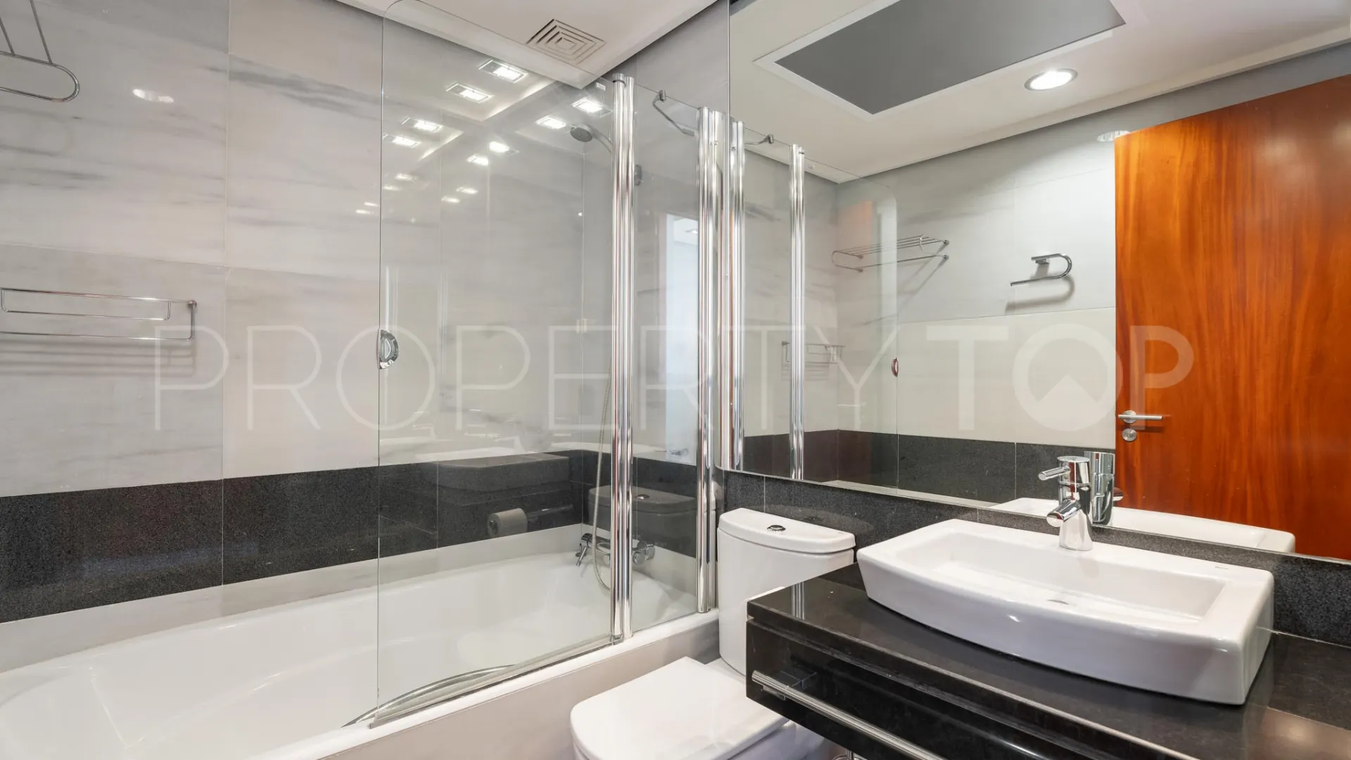 For sale villa in Los Altos de los Monteros
