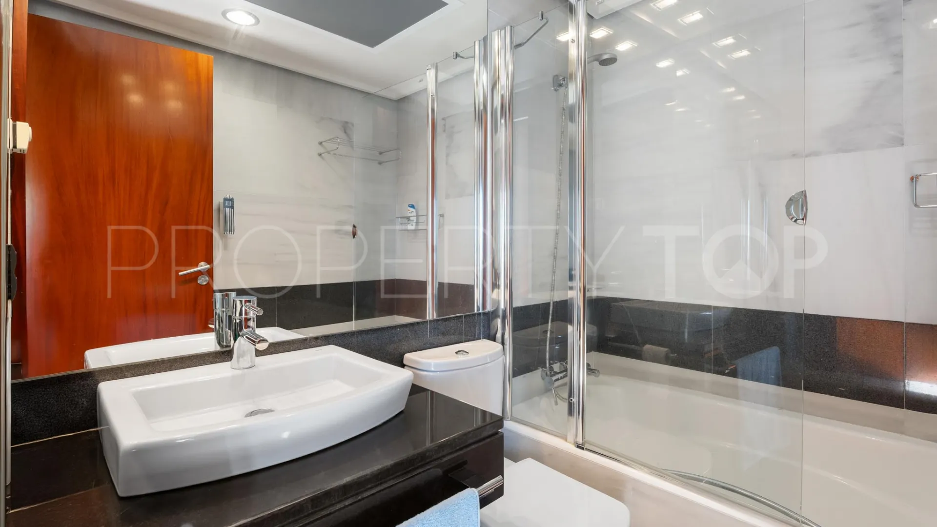 For sale villa in Los Altos de los Monteros