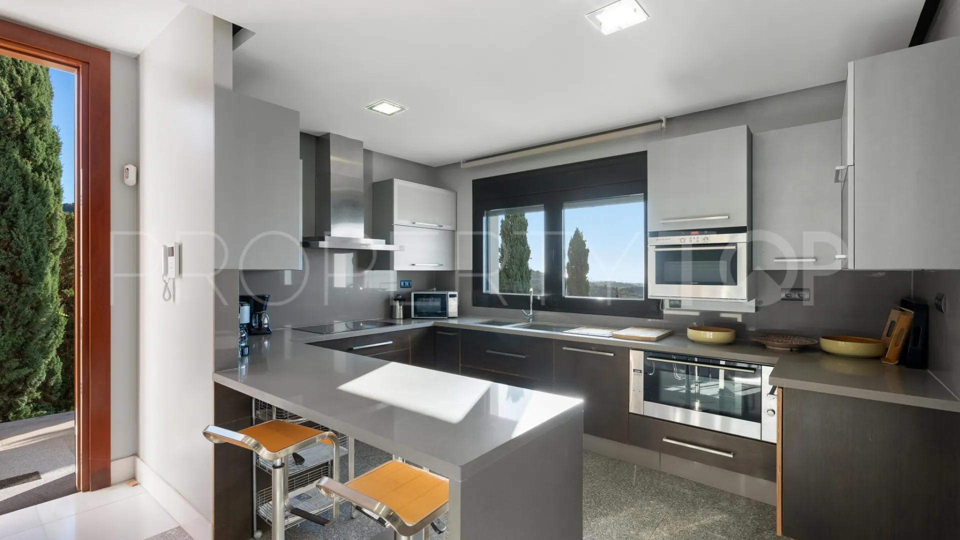 For sale villa in Los Altos de los Monteros