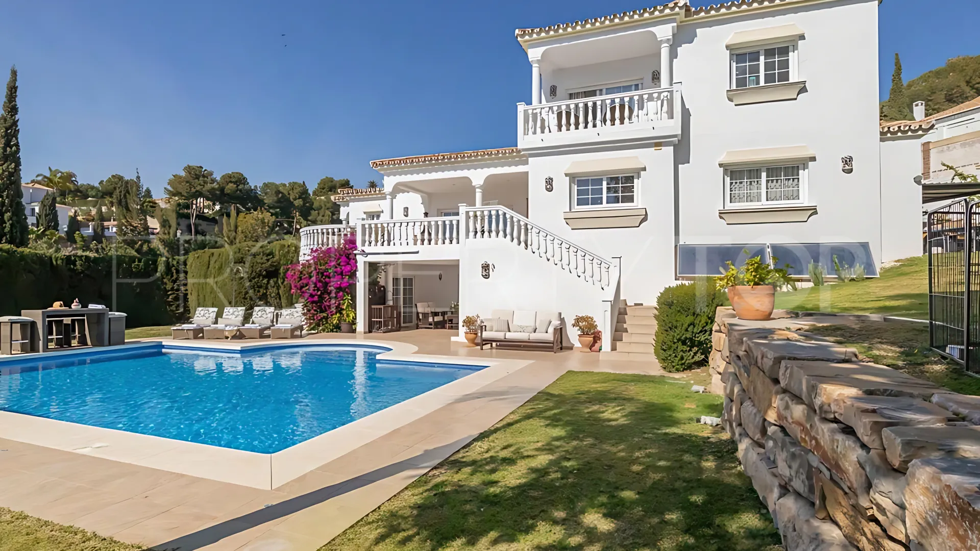 Comprar villa con 5 dormitorios en Paraiso Alto