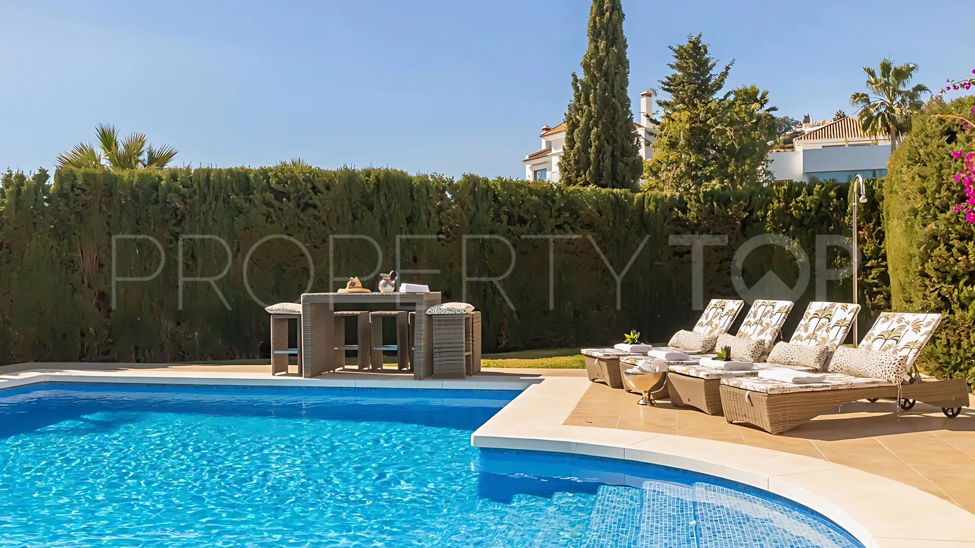 Comprar villa con 5 dormitorios en Paraiso Alto
