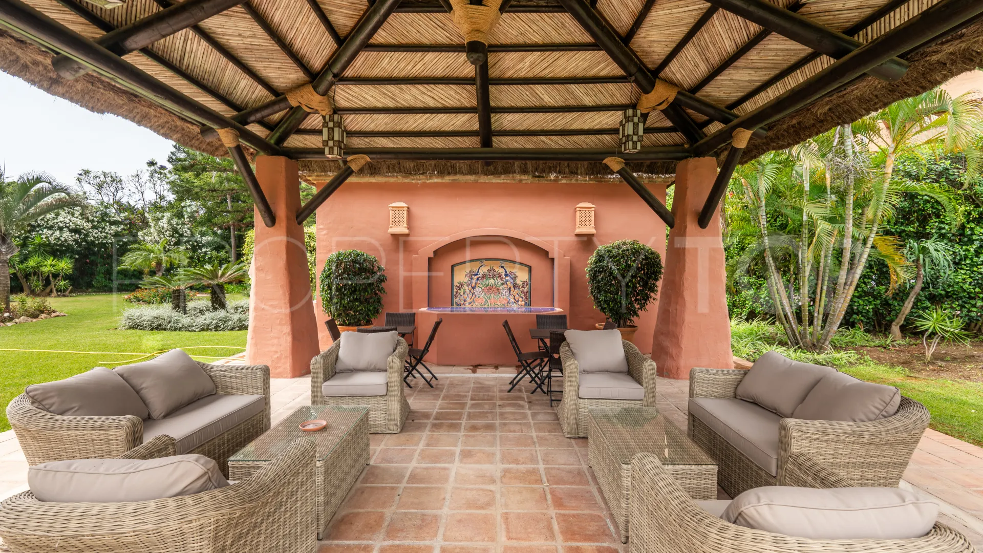 For sale Estepona East 5 bedrooms penthouse
