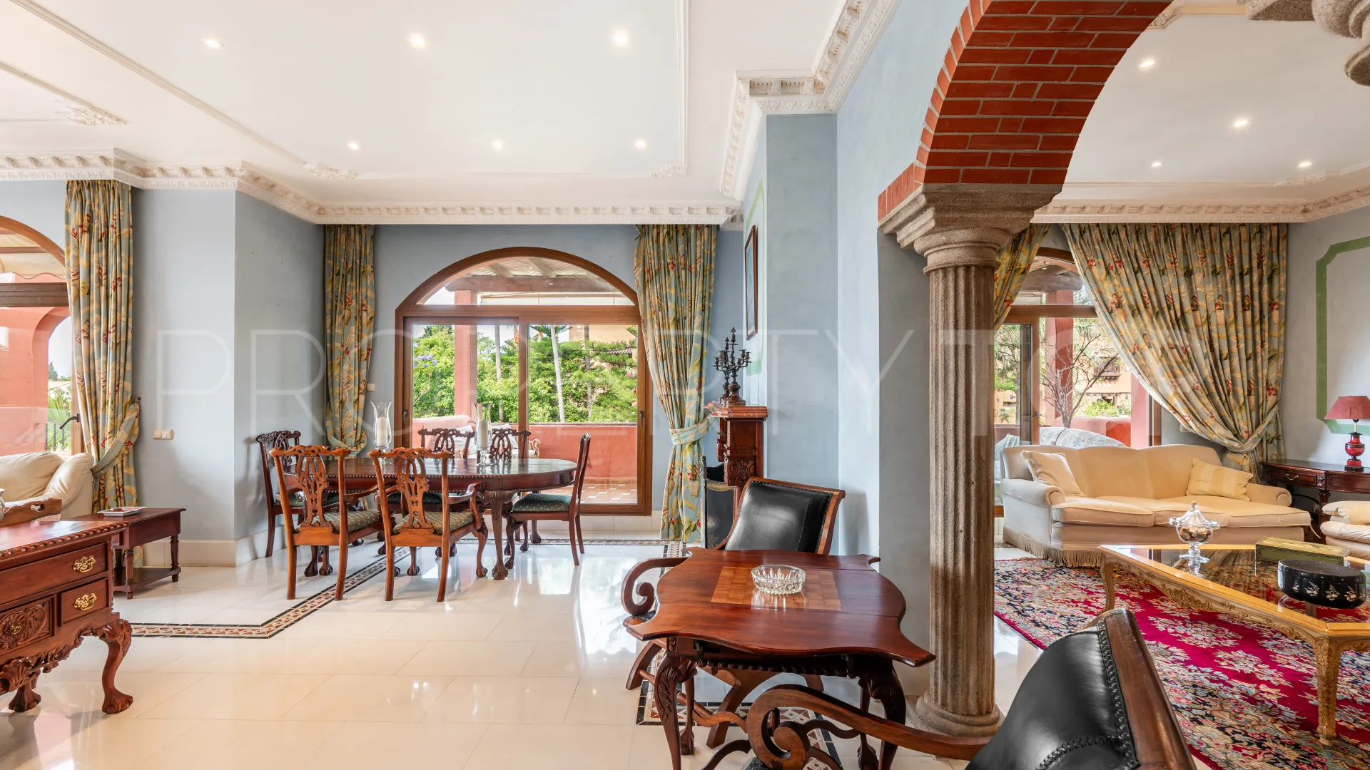For sale Estepona East 5 bedrooms penthouse