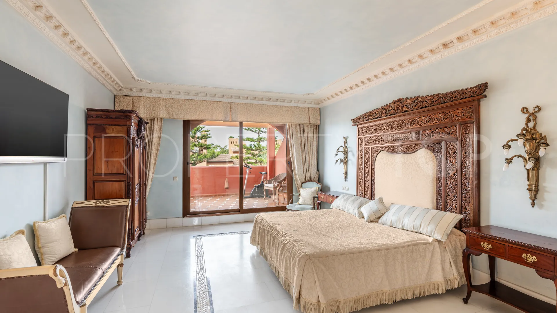 For sale Estepona East 5 bedrooms penthouse