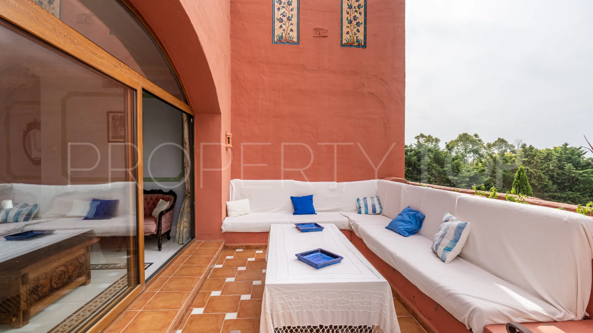 For sale Estepona East 5 bedrooms penthouse