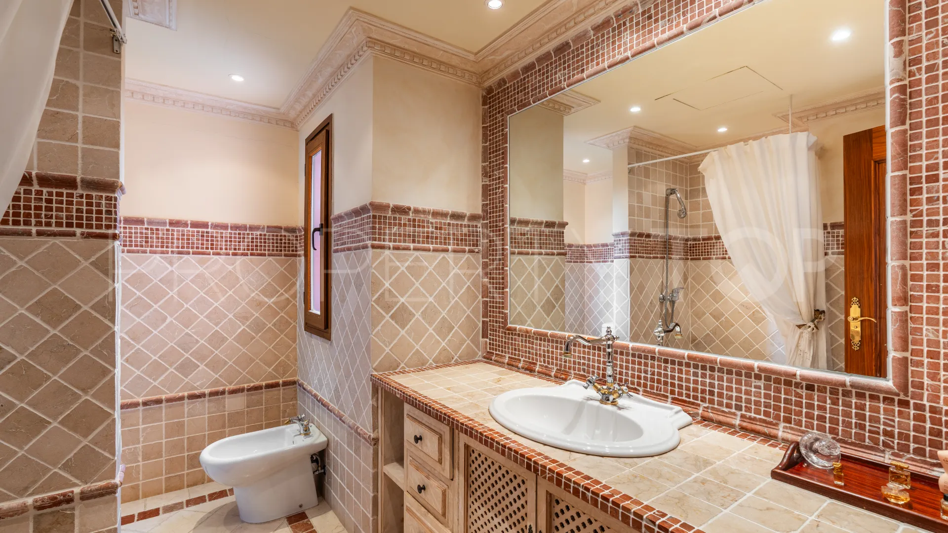 For sale Estepona East 5 bedrooms penthouse