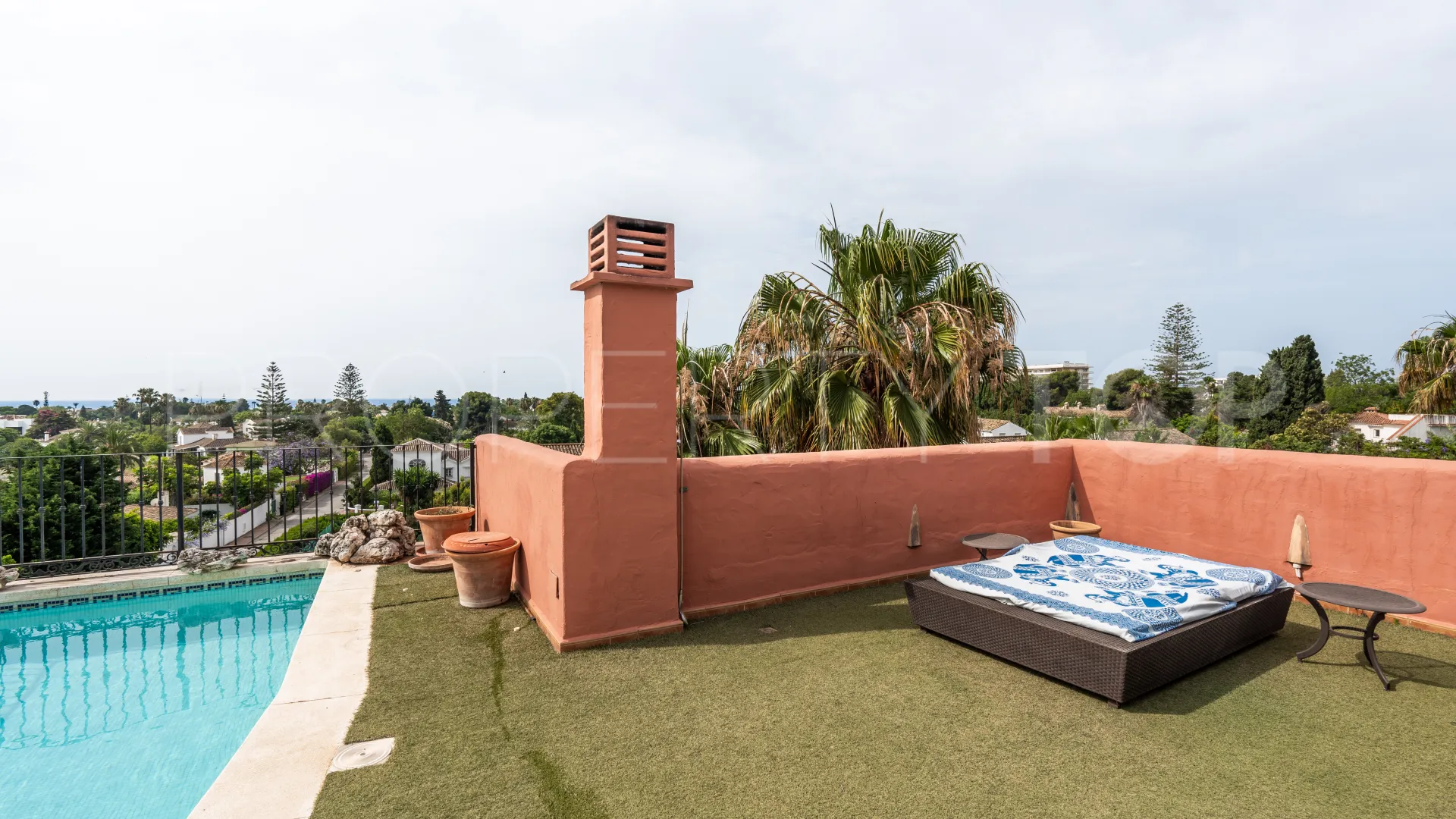 For sale Estepona East 5 bedrooms penthouse