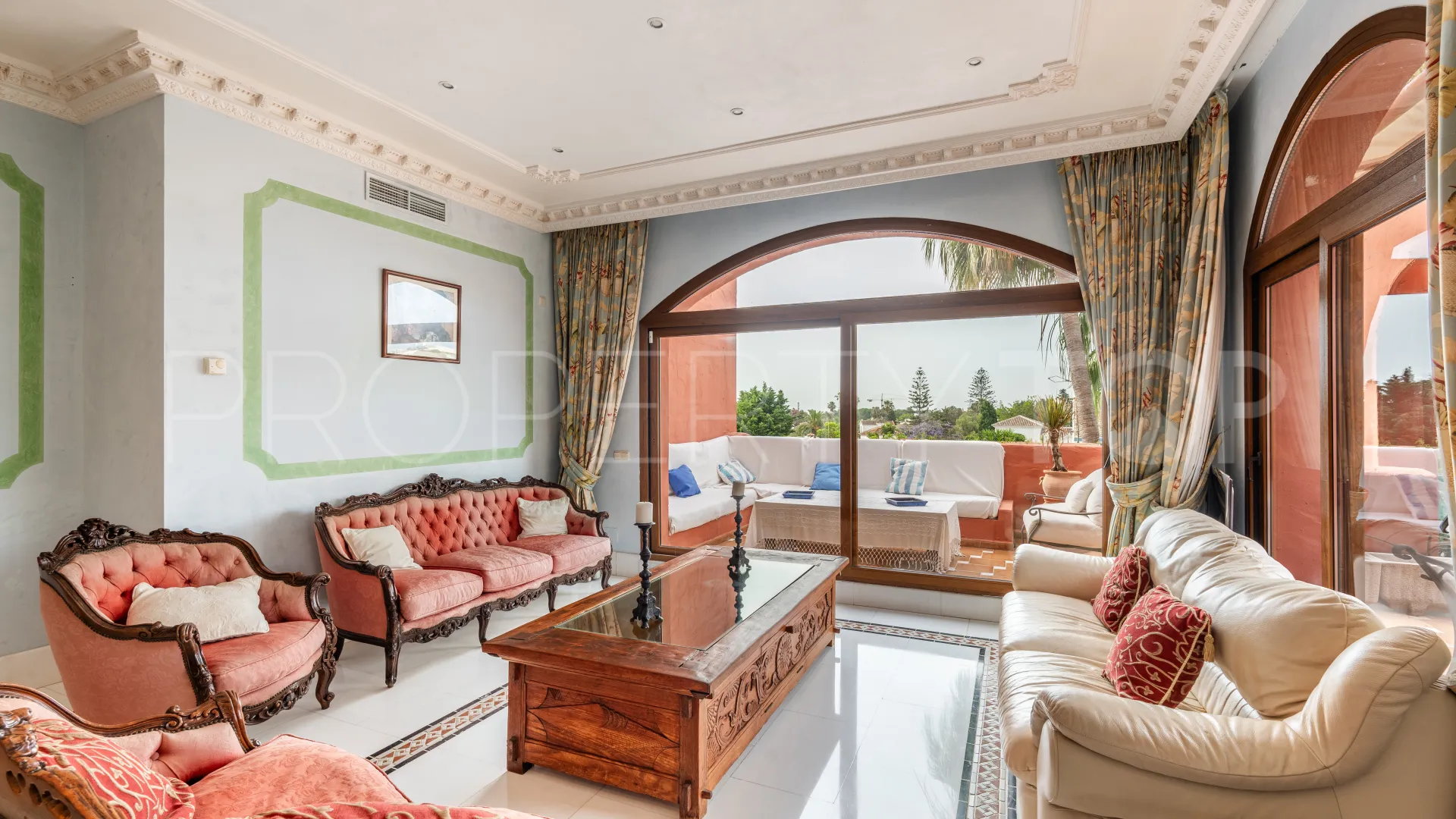 For sale Estepona East 5 bedrooms penthouse
