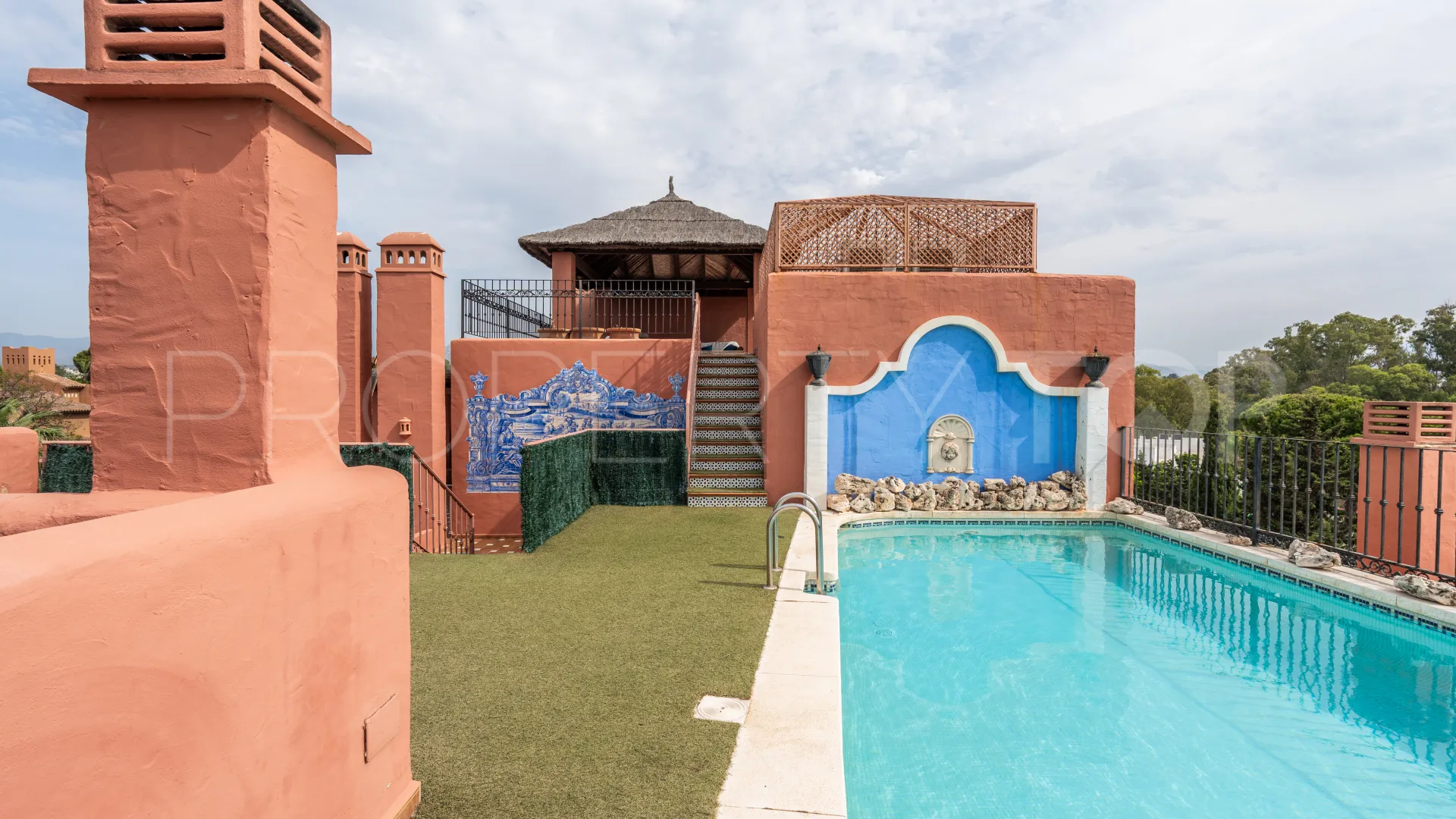 For sale Estepona East 5 bedrooms penthouse