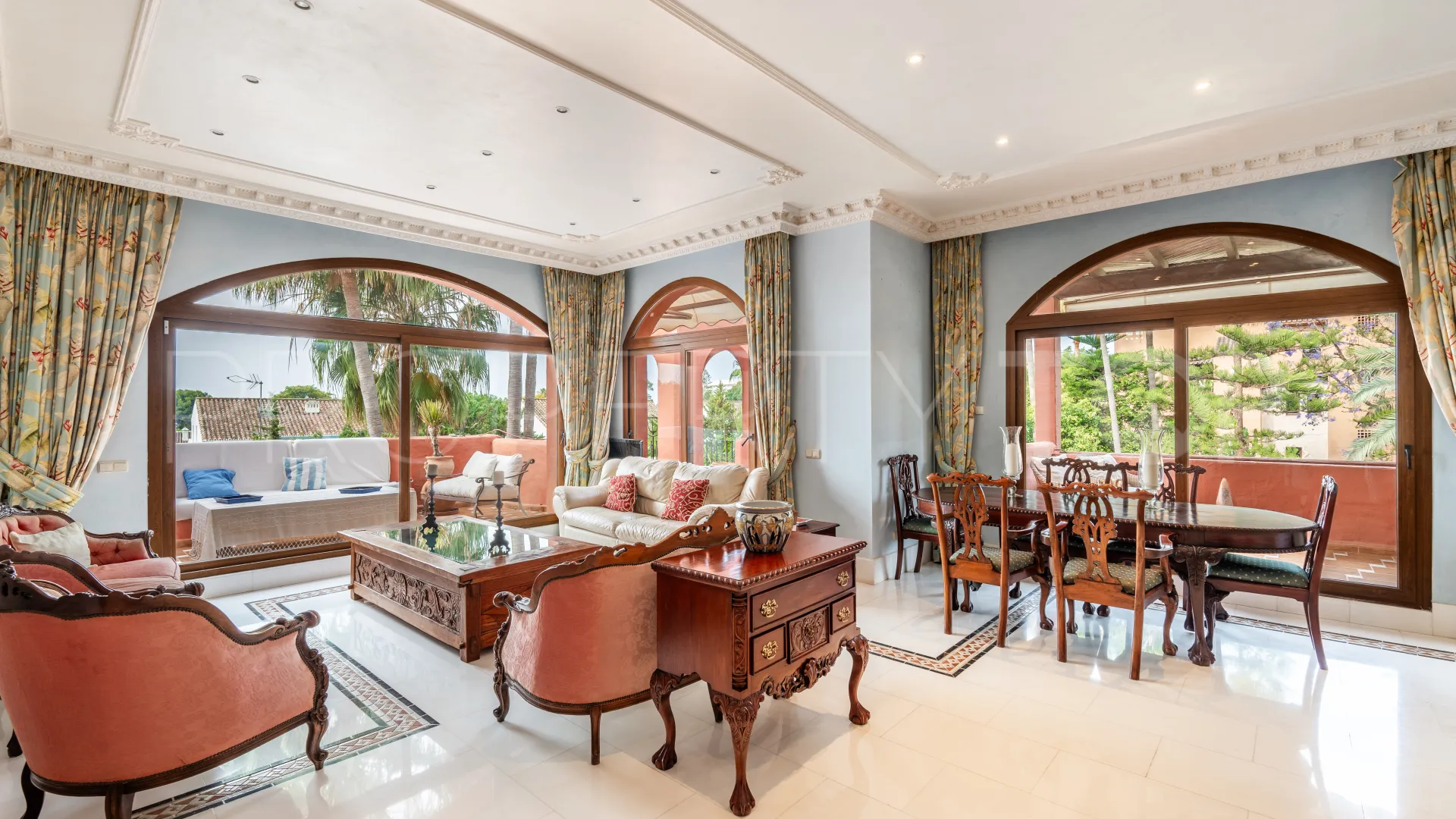 For sale Estepona East 5 bedrooms penthouse