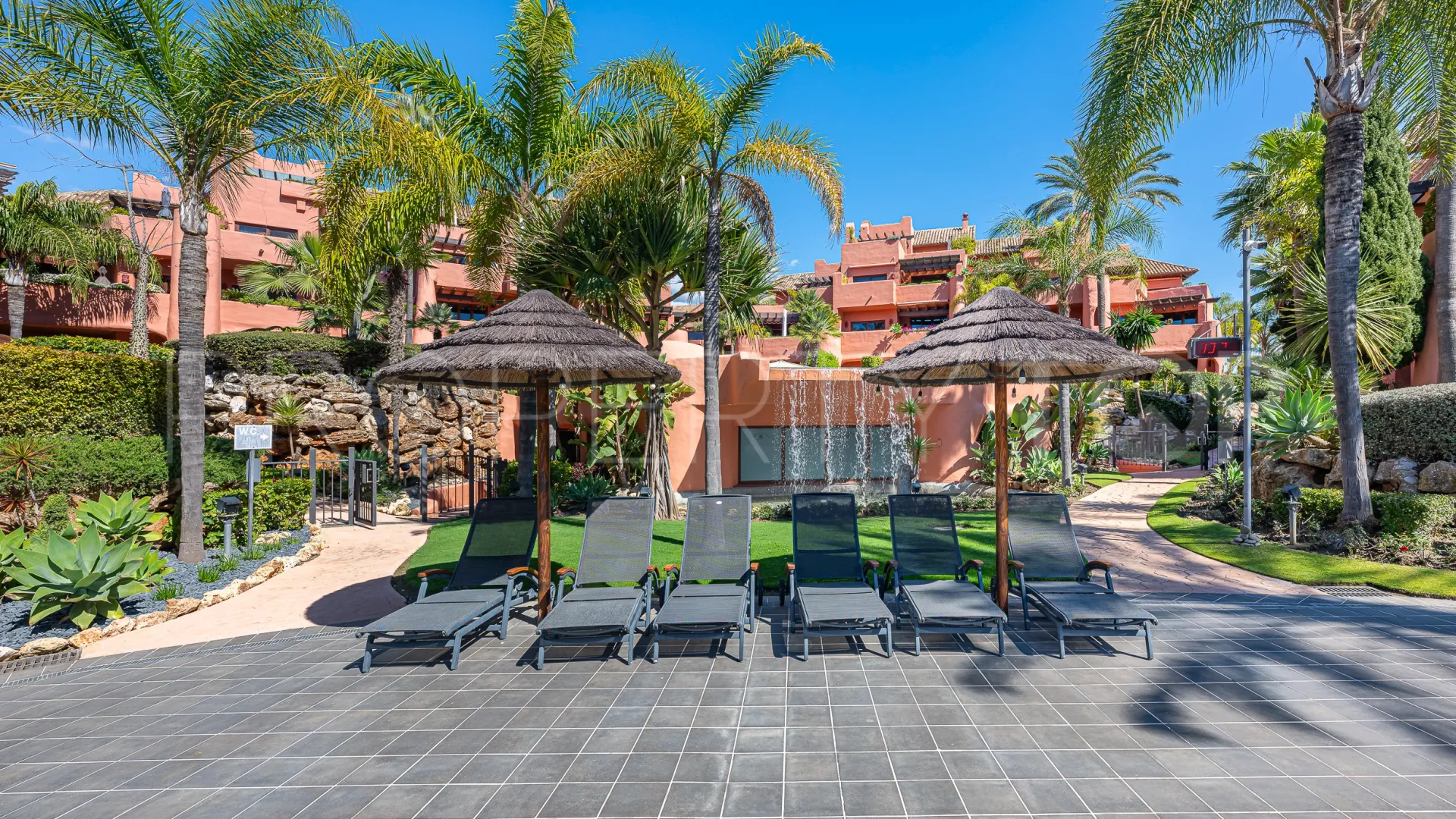 Atico duplex con 3 dormitorios en venta en New Golden Mile
