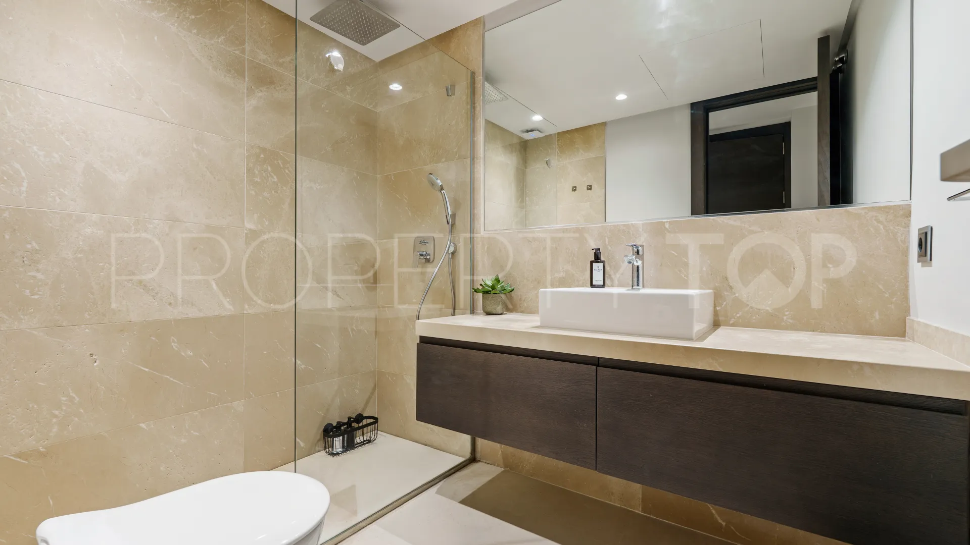 Nueva Andalucia 6 bedrooms villa for sale