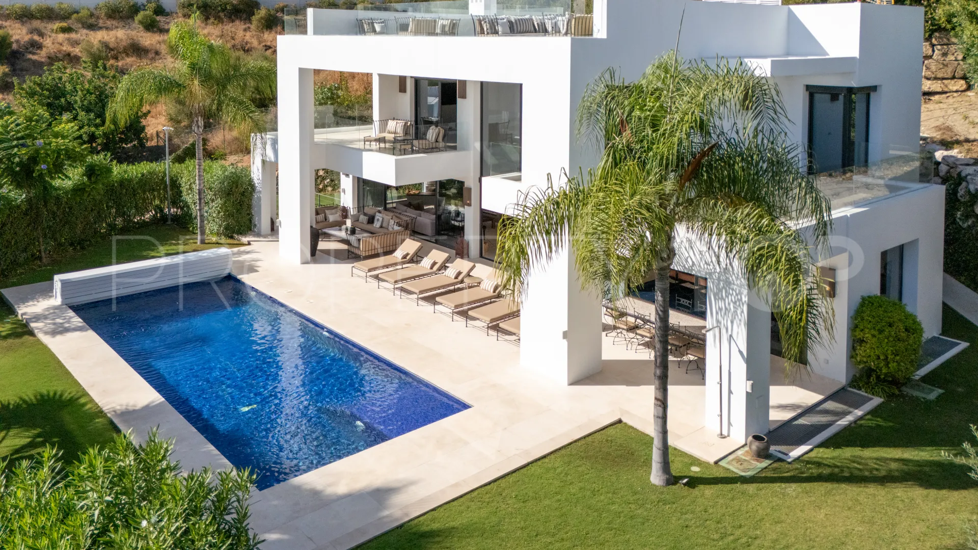 Nueva Andalucia 6 bedrooms villa for sale
