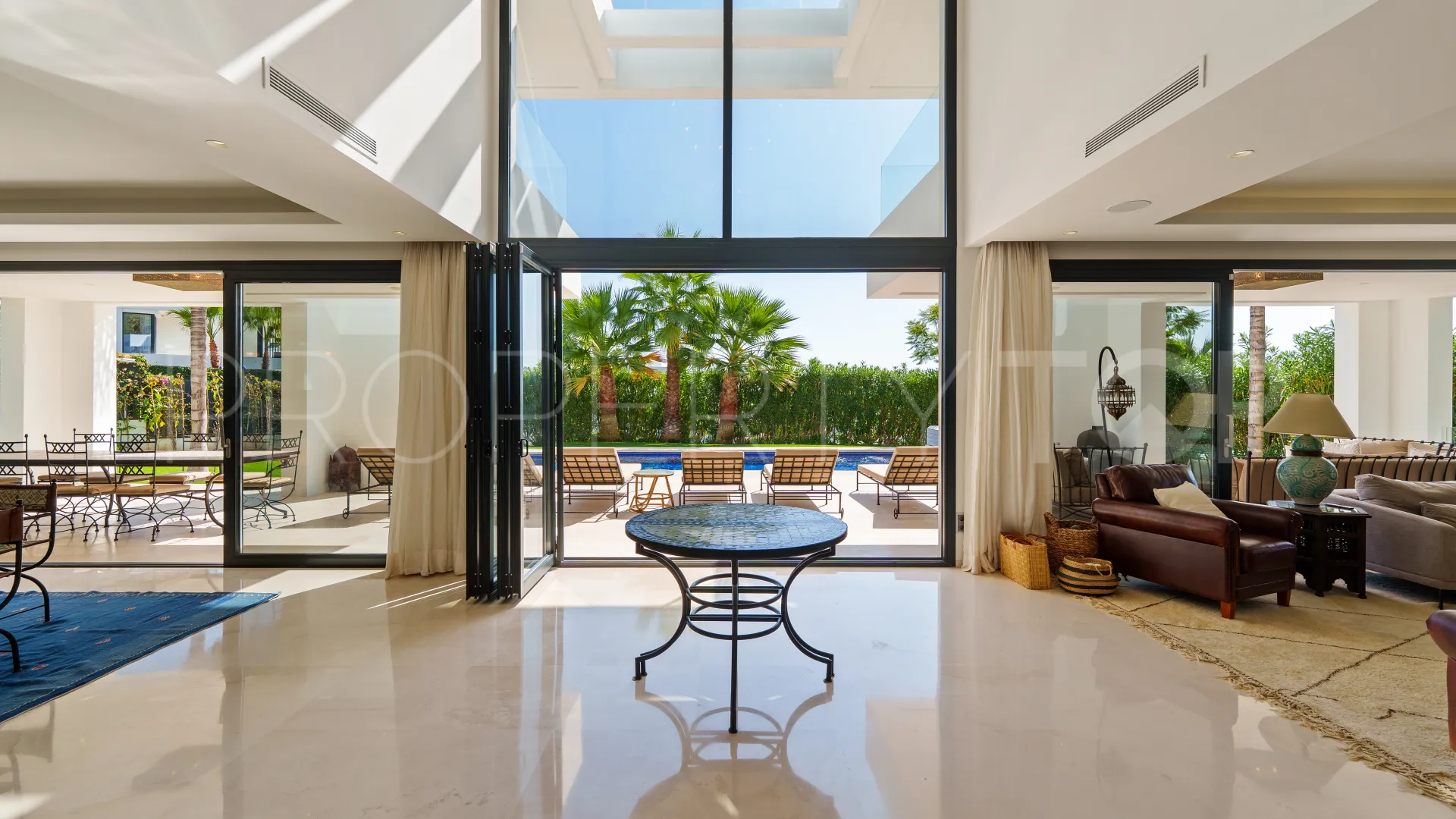 Nueva Andalucia 6 bedrooms villa for sale