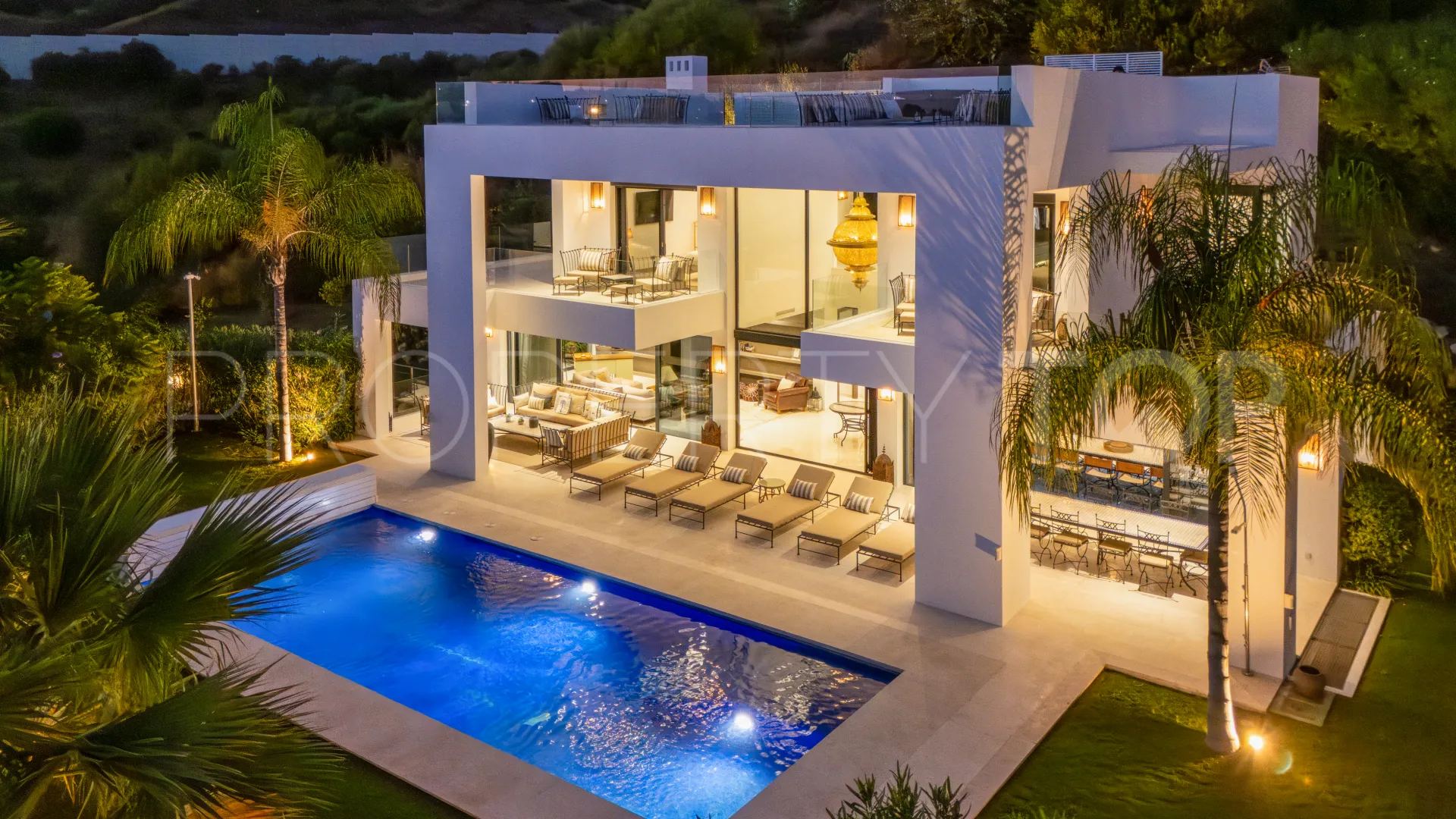 Nueva Andalucia 6 bedrooms villa for sale