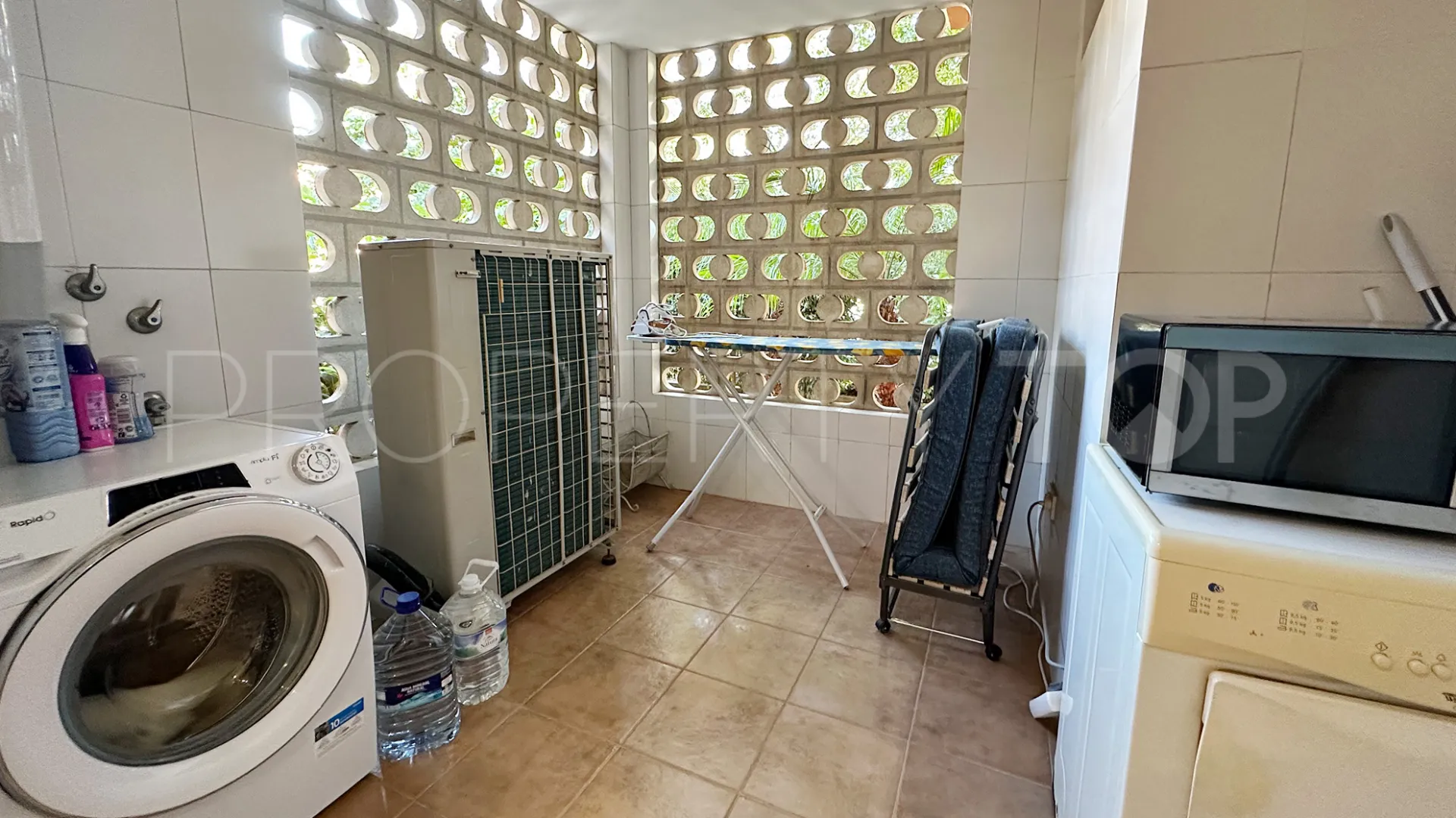 Comprar apartamento con 2 dormitorios en Marbella - Puerto Banus