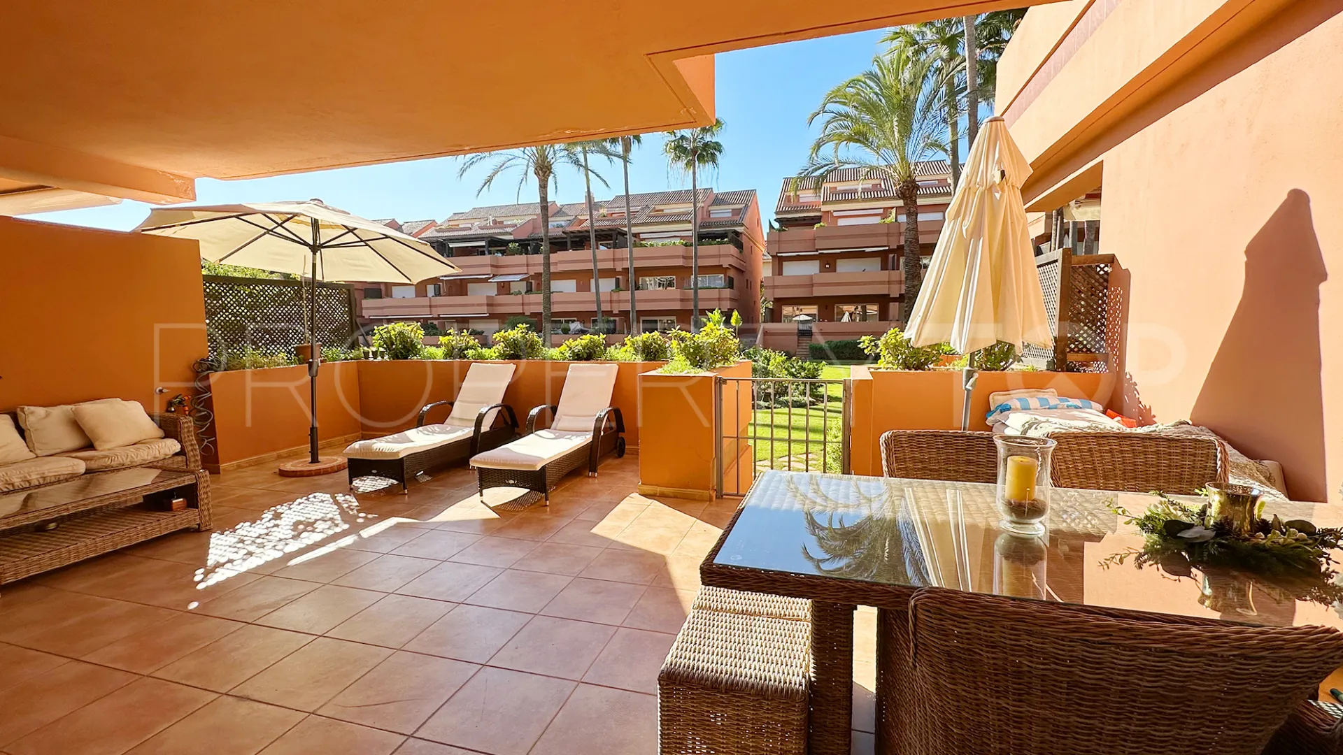 Comprar apartamento con 2 dormitorios en Marbella - Puerto Banus