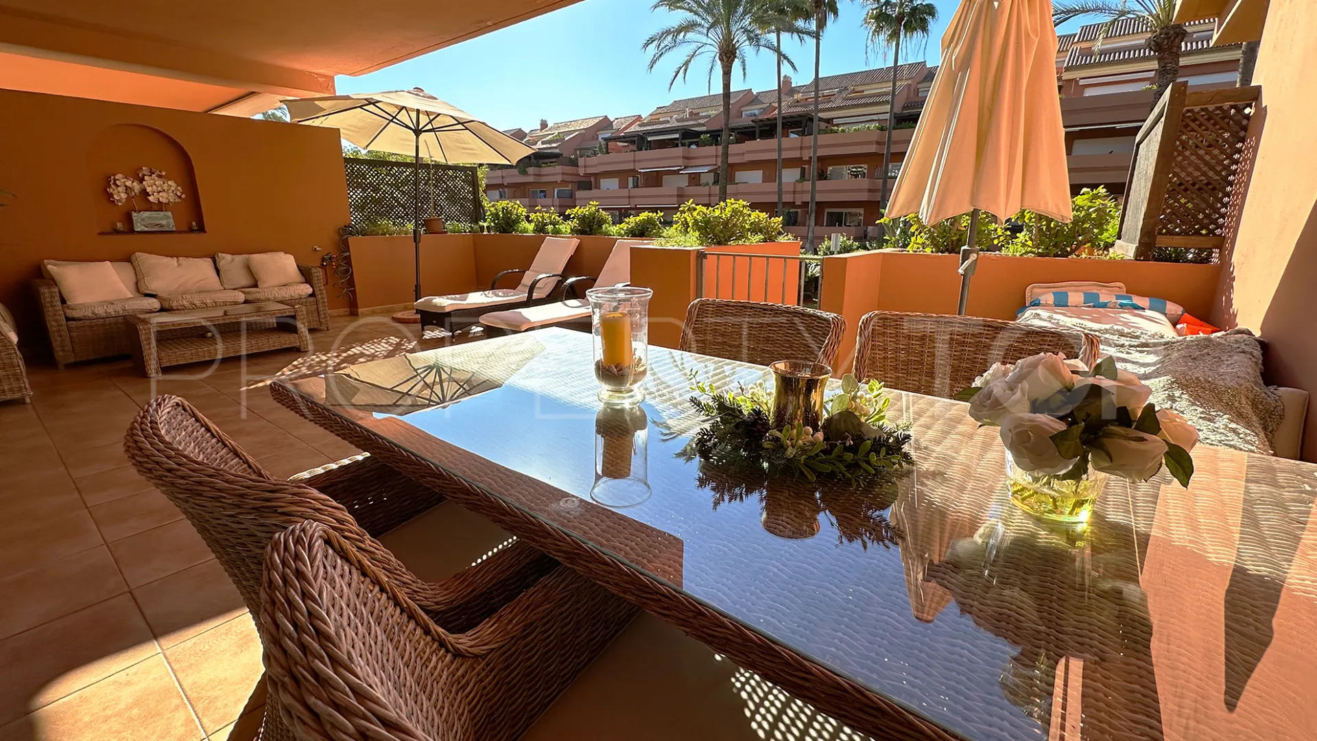 Comprar apartamento con 2 dormitorios en Marbella - Puerto Banus