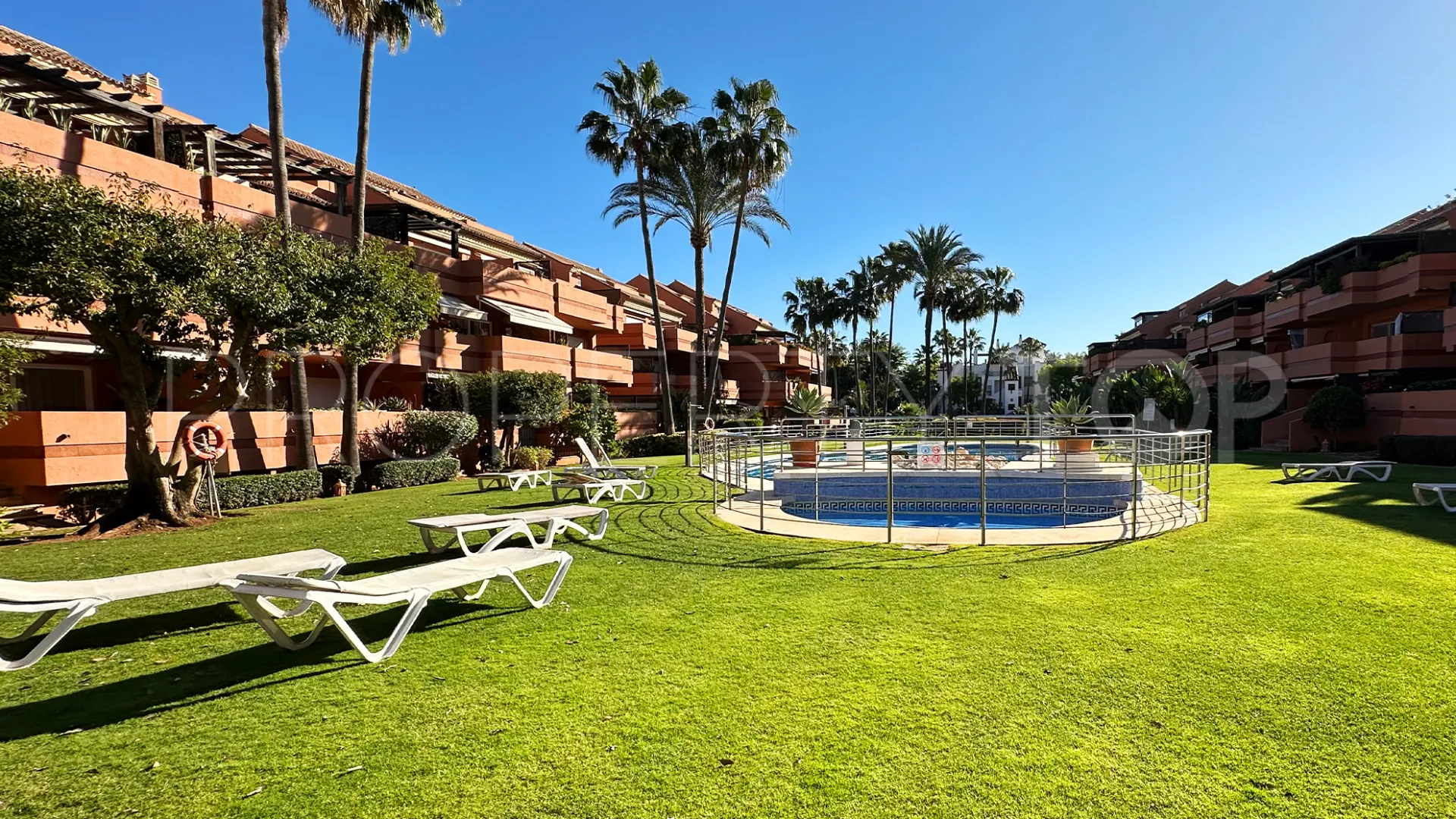 Comprar apartamento con 2 dormitorios en Marbella - Puerto Banus