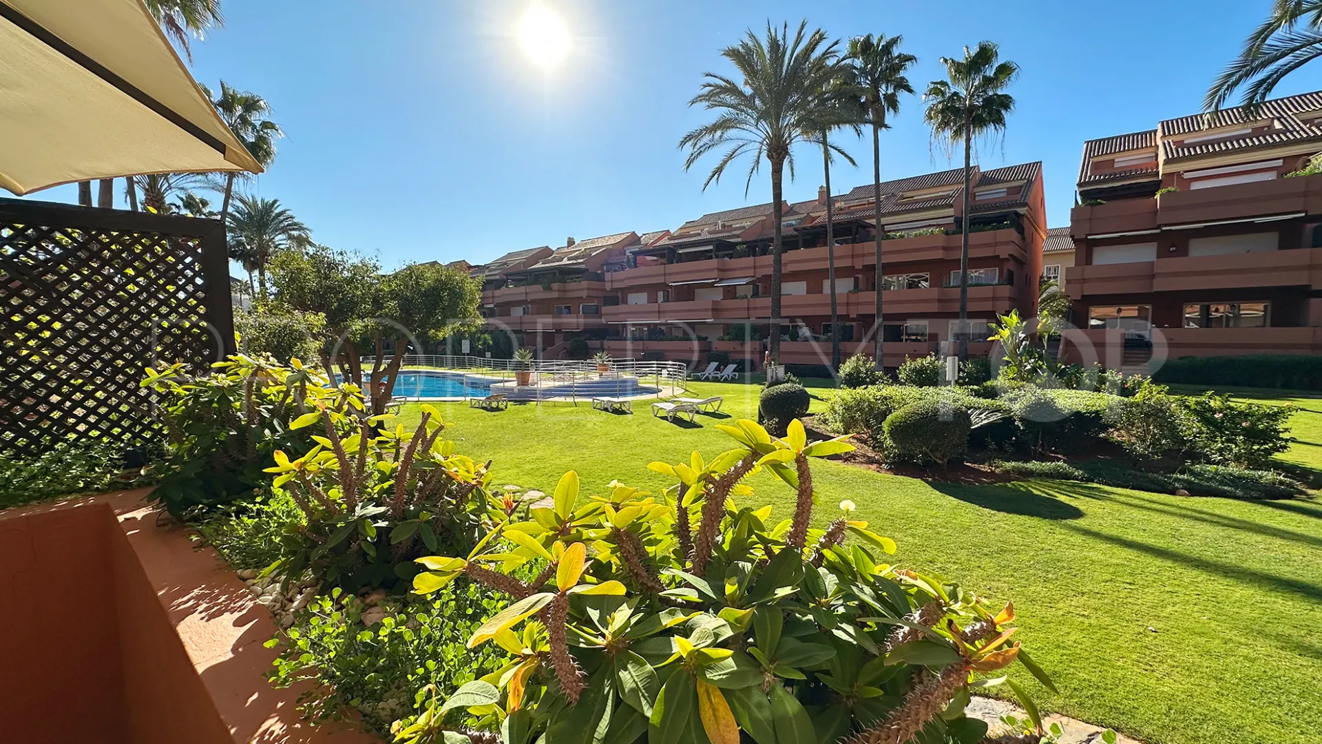 Comprar apartamento con 2 dormitorios en Marbella - Puerto Banus