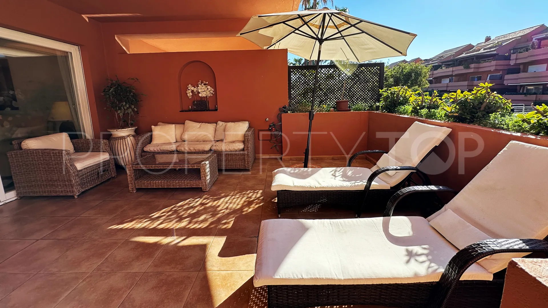 Comprar apartamento con 2 dormitorios en Marbella - Puerto Banus