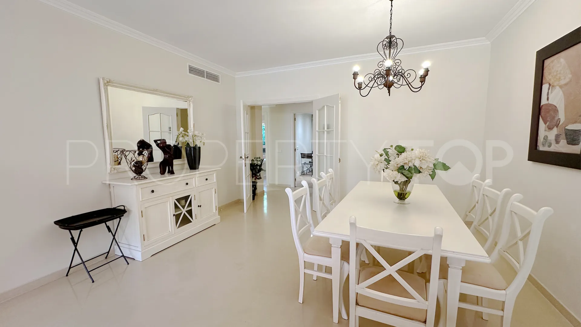 Comprar apartamento con 2 dormitorios en Marbella - Puerto Banus