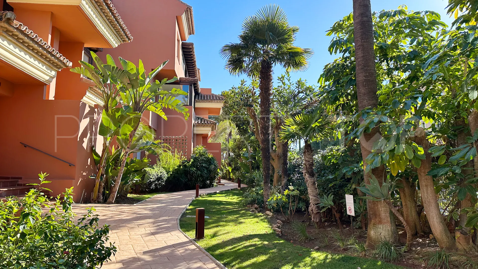 Comprar apartamento con 2 dormitorios en Marbella - Puerto Banus