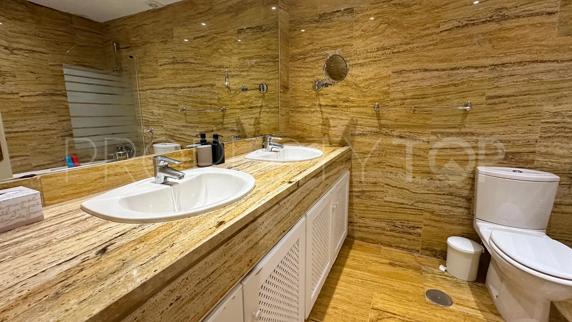 Comprar apartamento con 2 dormitorios en Marbella - Puerto Banus