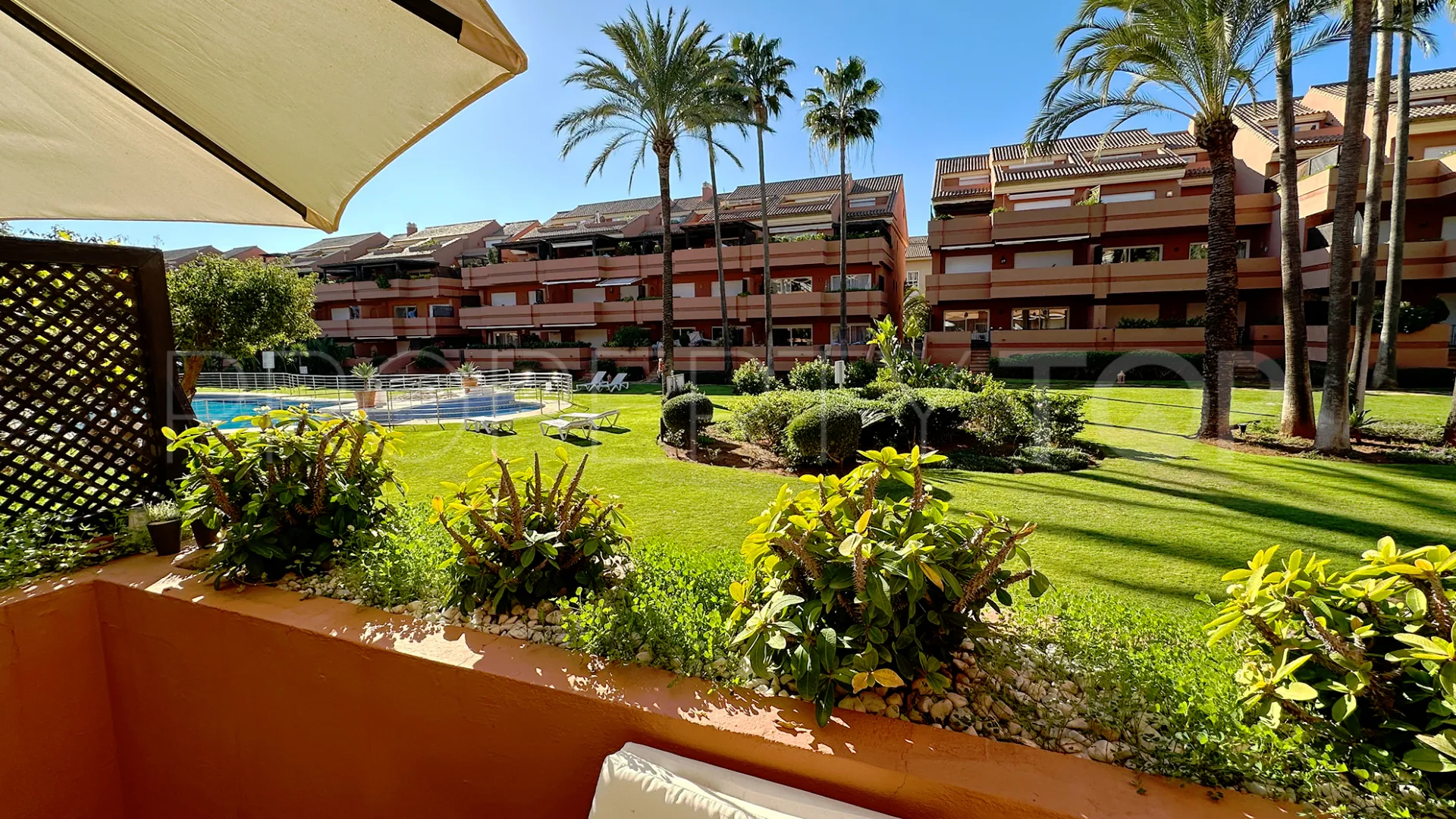 Comprar apartamento con 2 dormitorios en Marbella - Puerto Banus