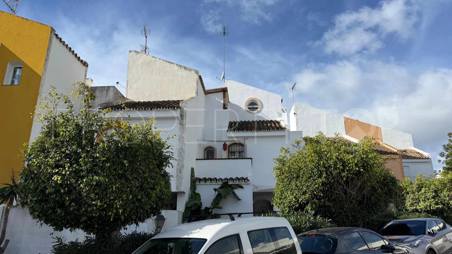 Buy town house with 3 bedrooms in Nueva Andalucia