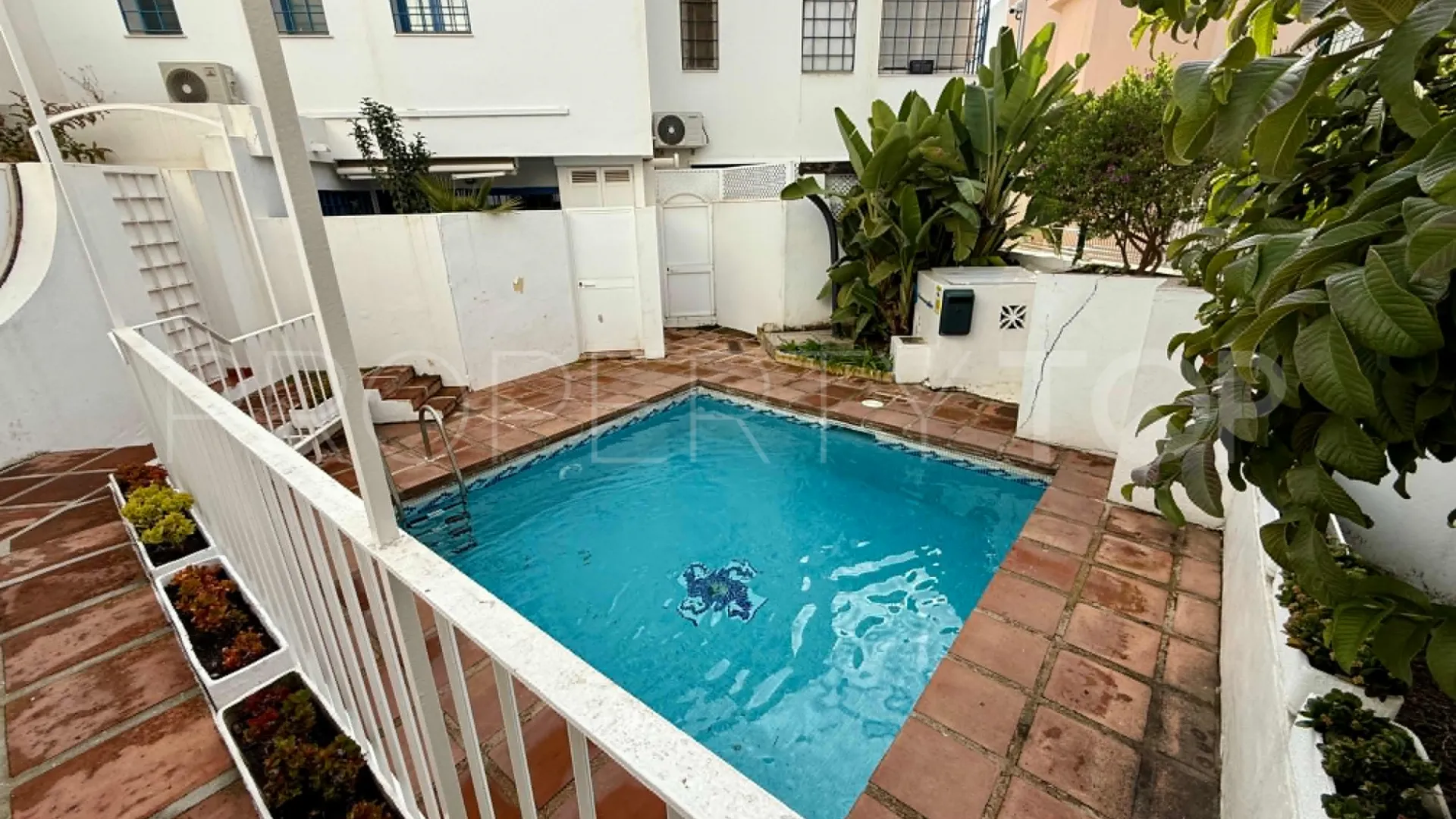 Buy town house with 3 bedrooms in Nueva Andalucia