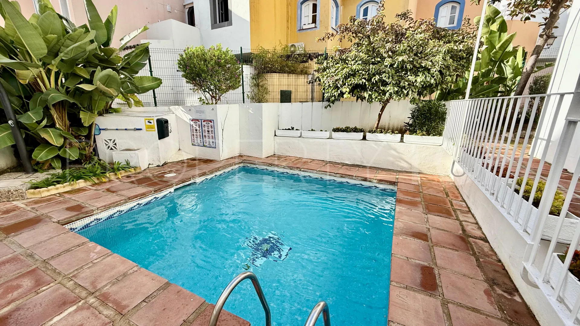Buy town house with 3 bedrooms in Nueva Andalucia