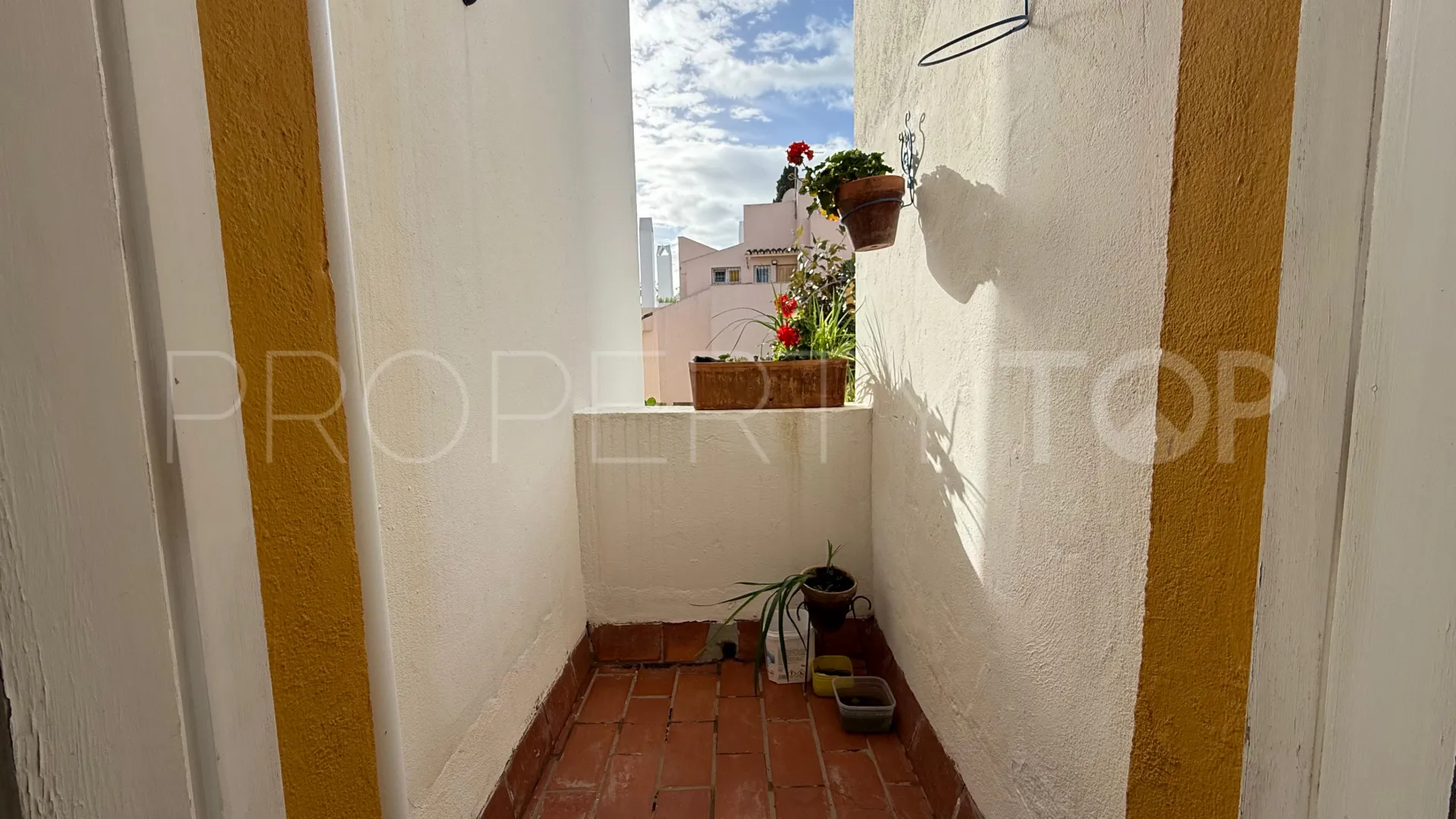 Buy town house with 3 bedrooms in Nueva Andalucia