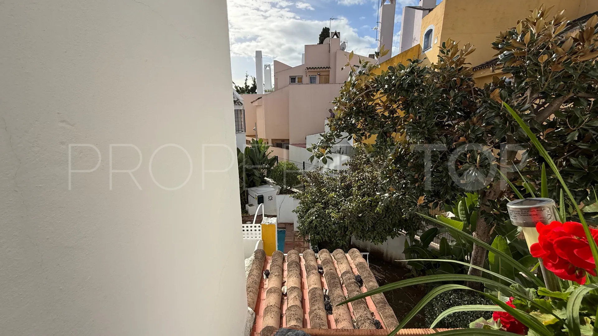 Buy town house with 3 bedrooms in Nueva Andalucia
