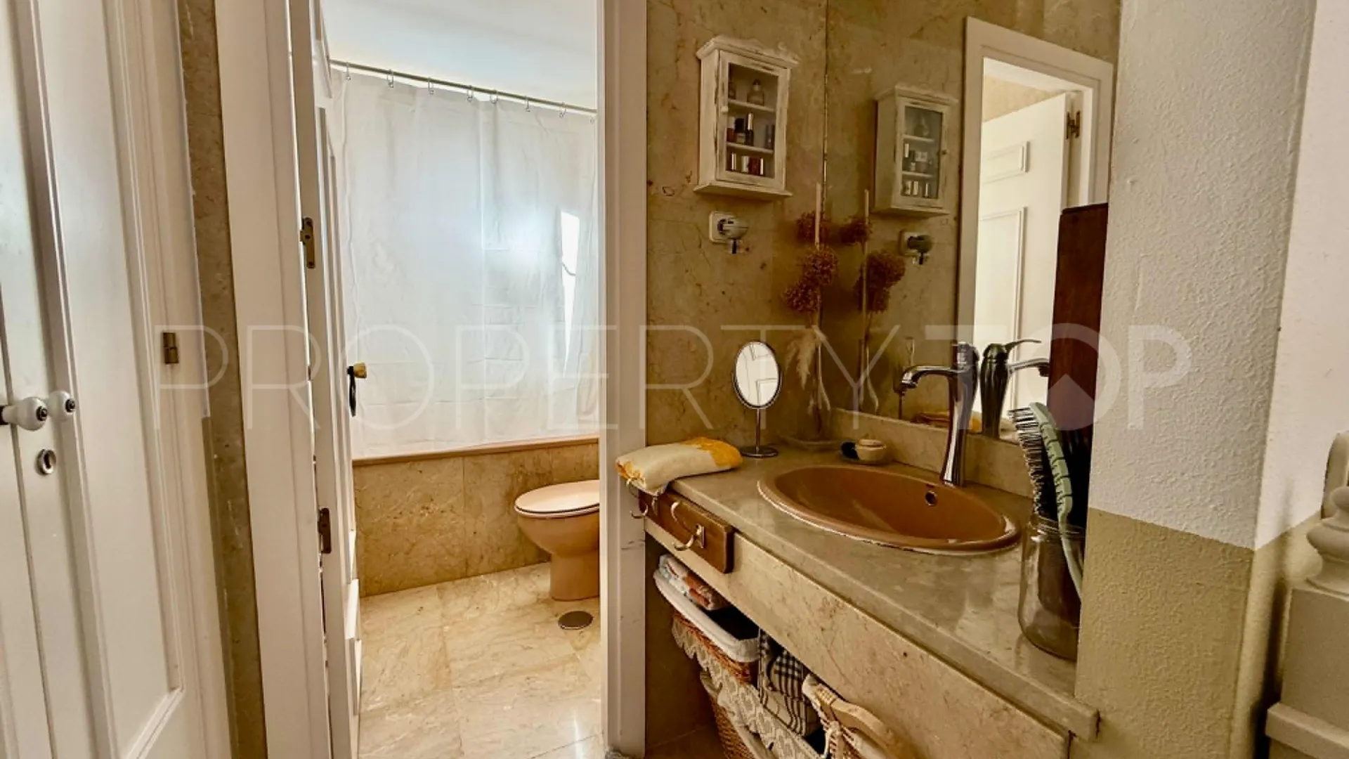Buy town house with 3 bedrooms in Nueva Andalucia