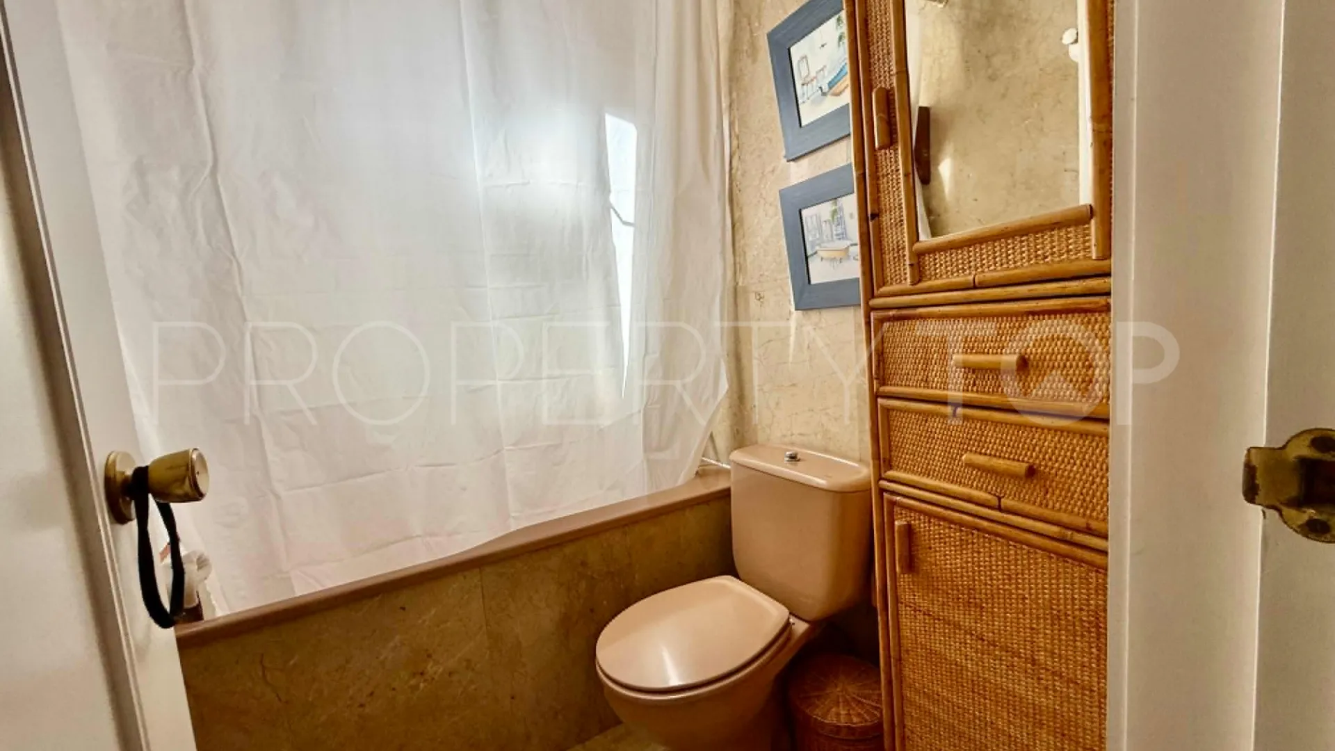 Buy town house with 3 bedrooms in Nueva Andalucia