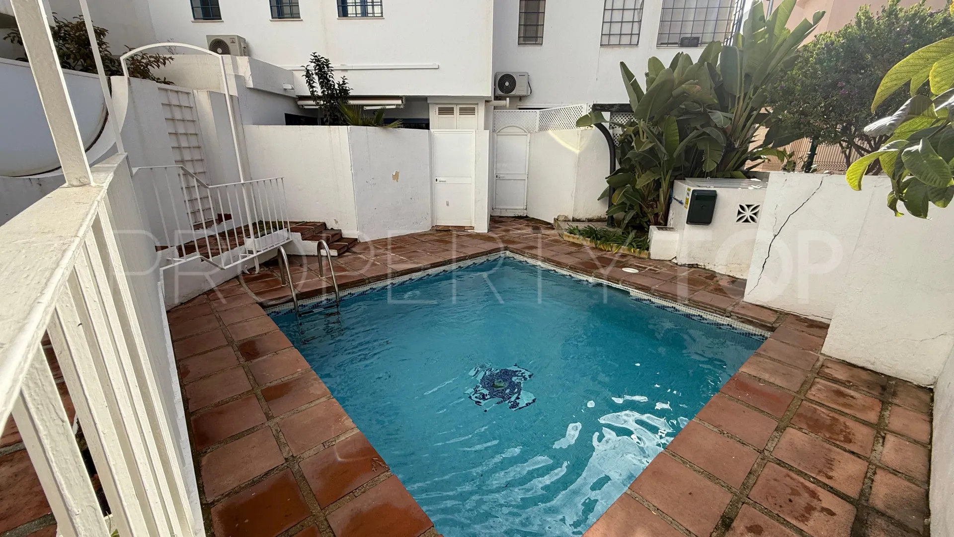 Buy town house with 3 bedrooms in Nueva Andalucia