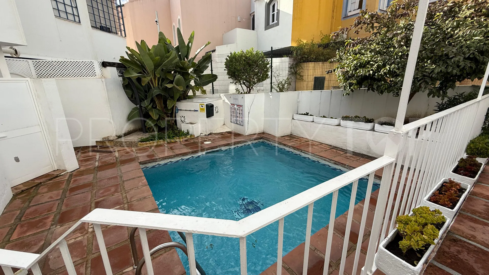 Buy town house with 3 bedrooms in Nueva Andalucia