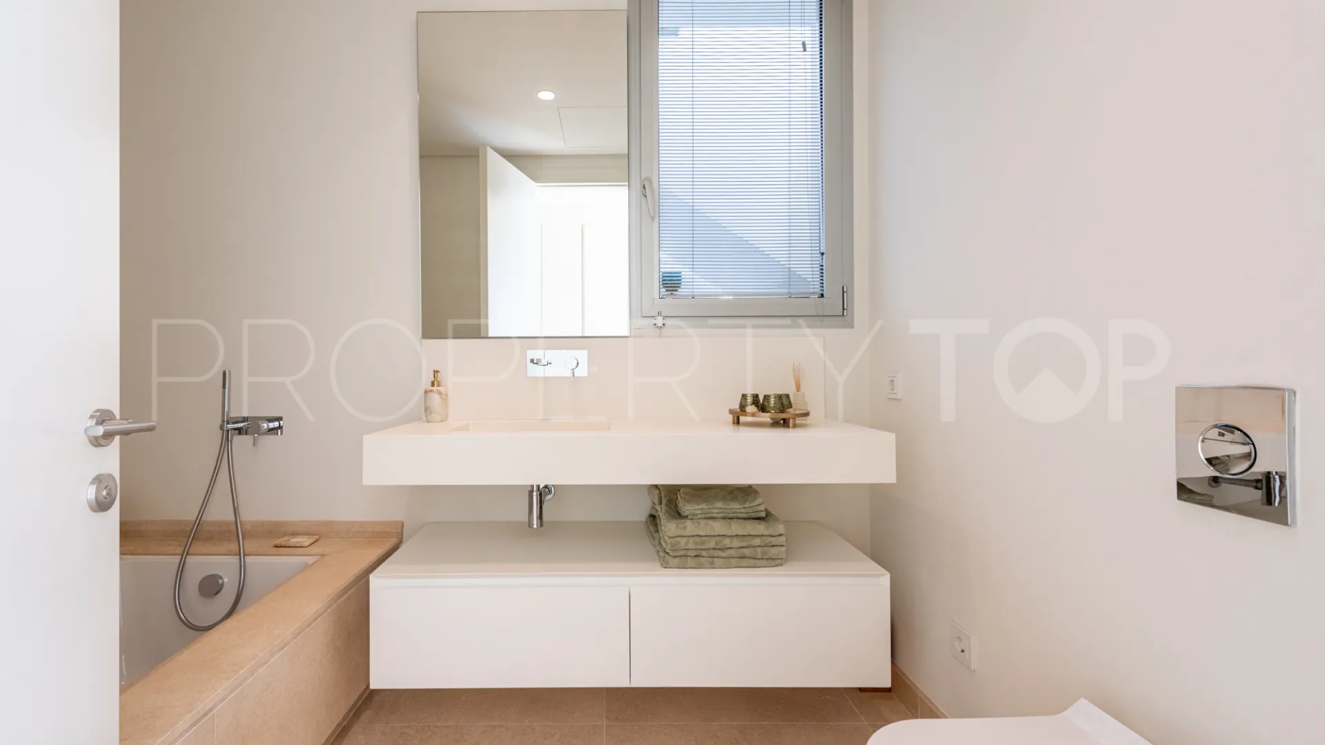 4 bedrooms penthouse for sale in Marbella Club Hills