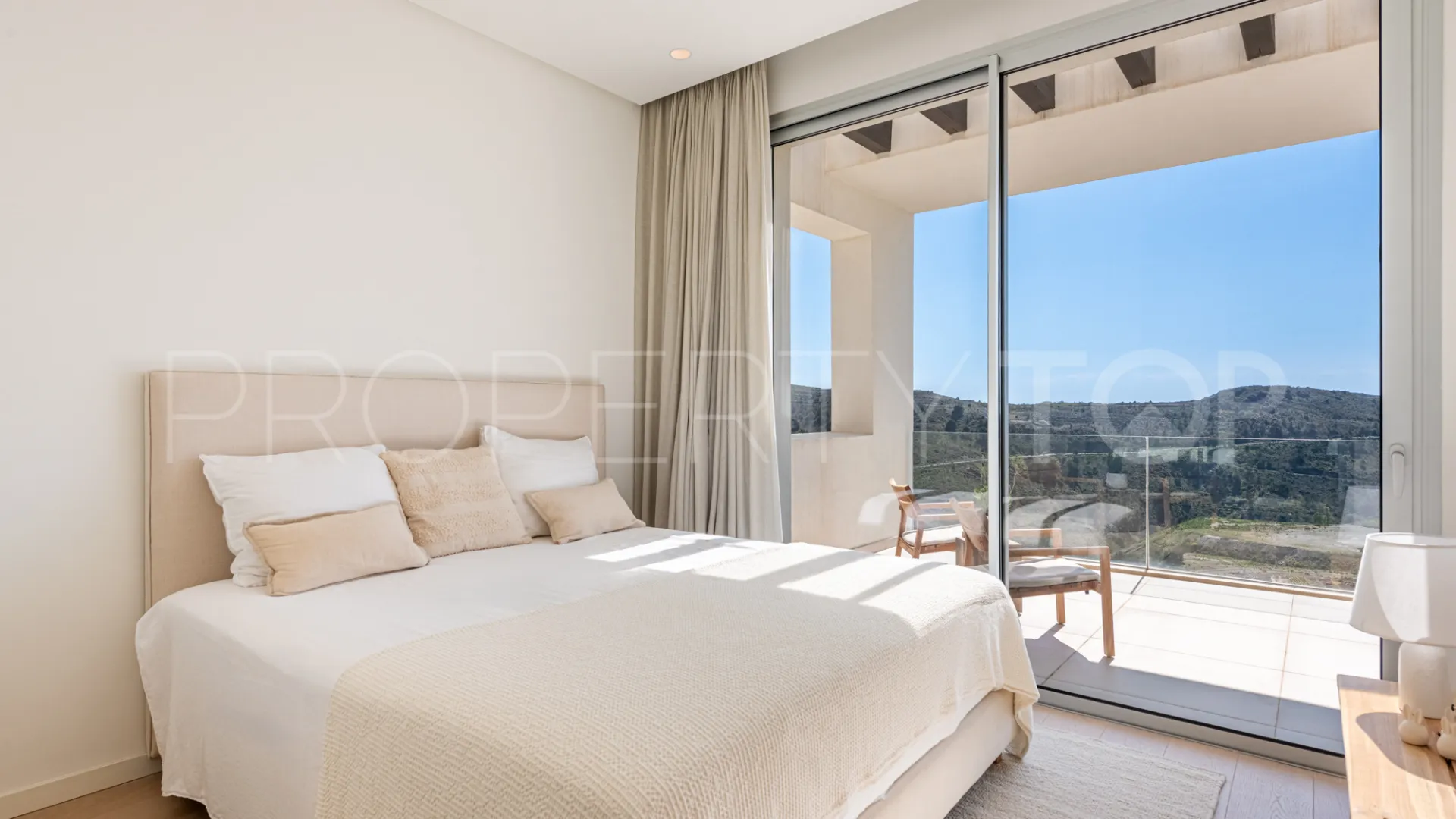 4 bedrooms penthouse for sale in Marbella Club Hills