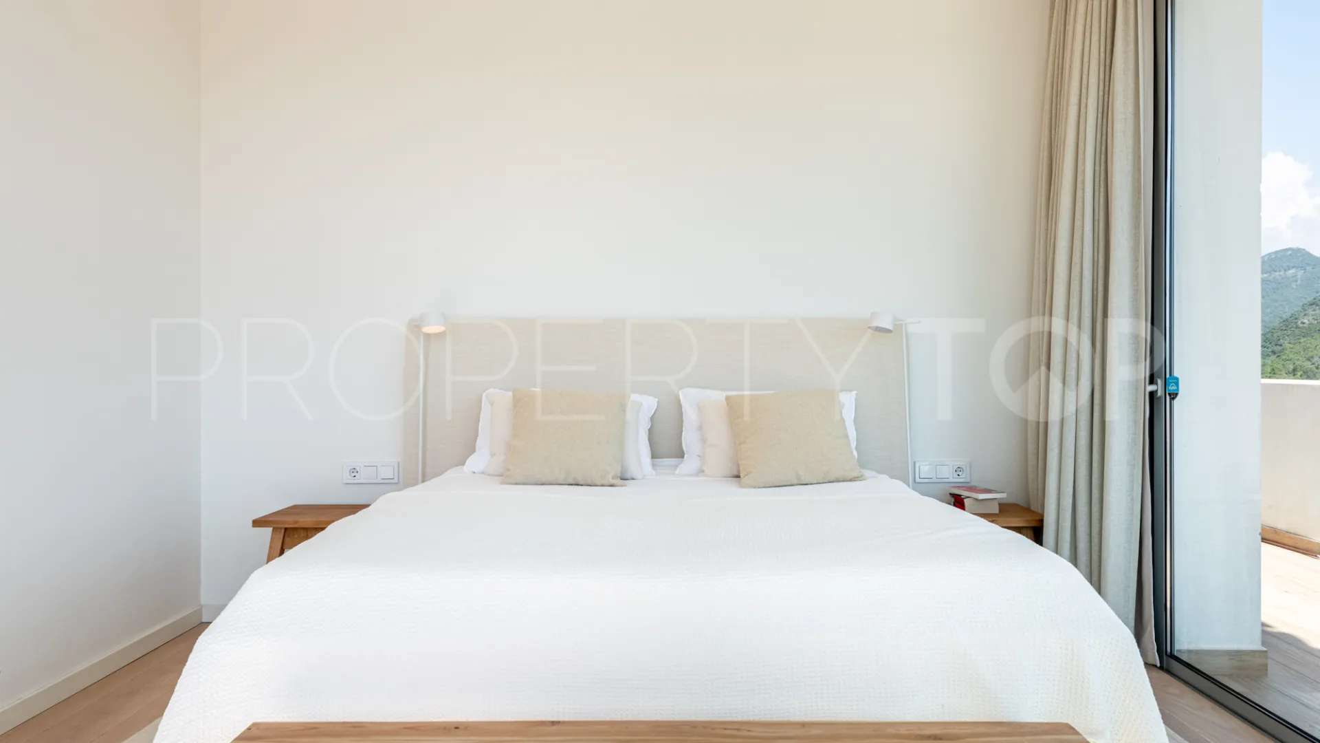 4 bedrooms penthouse for sale in Marbella Club Hills