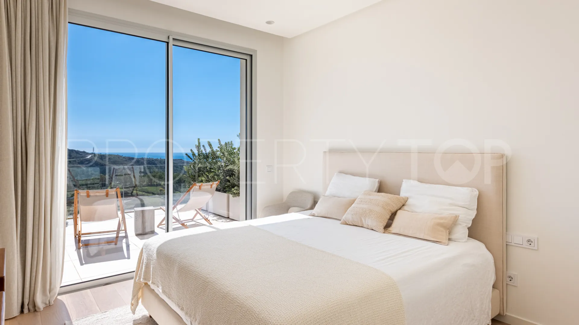 4 bedrooms penthouse for sale in Marbella Club Hills