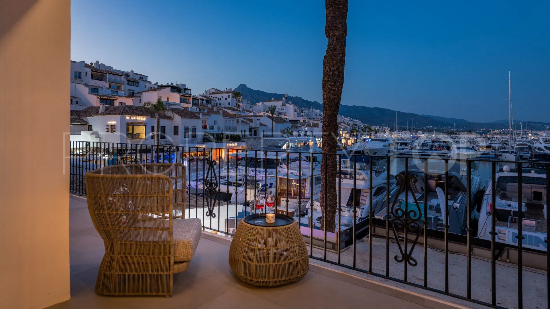 For sale apartment in Marbella - Puerto Banus