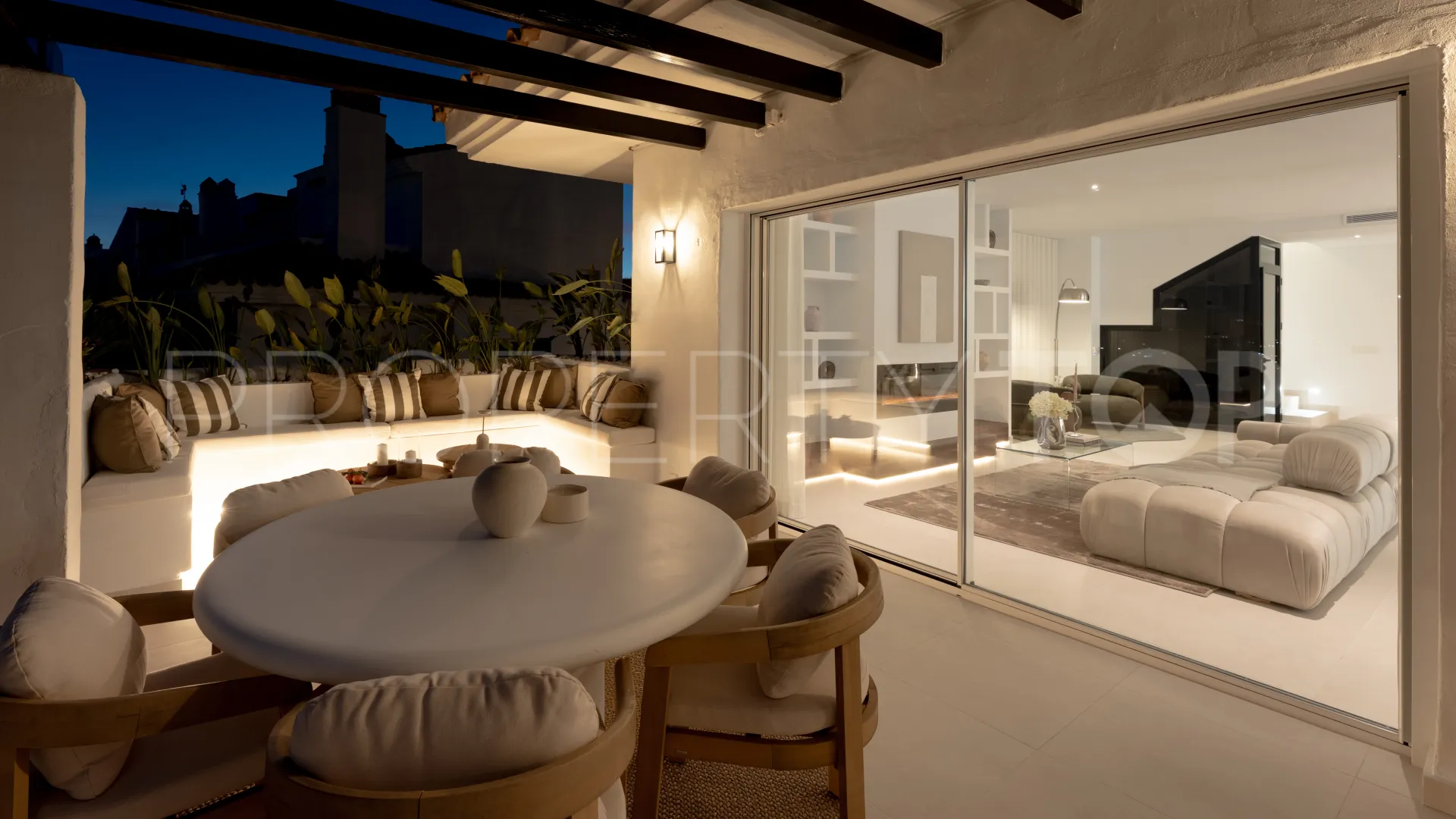 Atico duplex en venta con 3 dormitorios en Nueva Andalucia