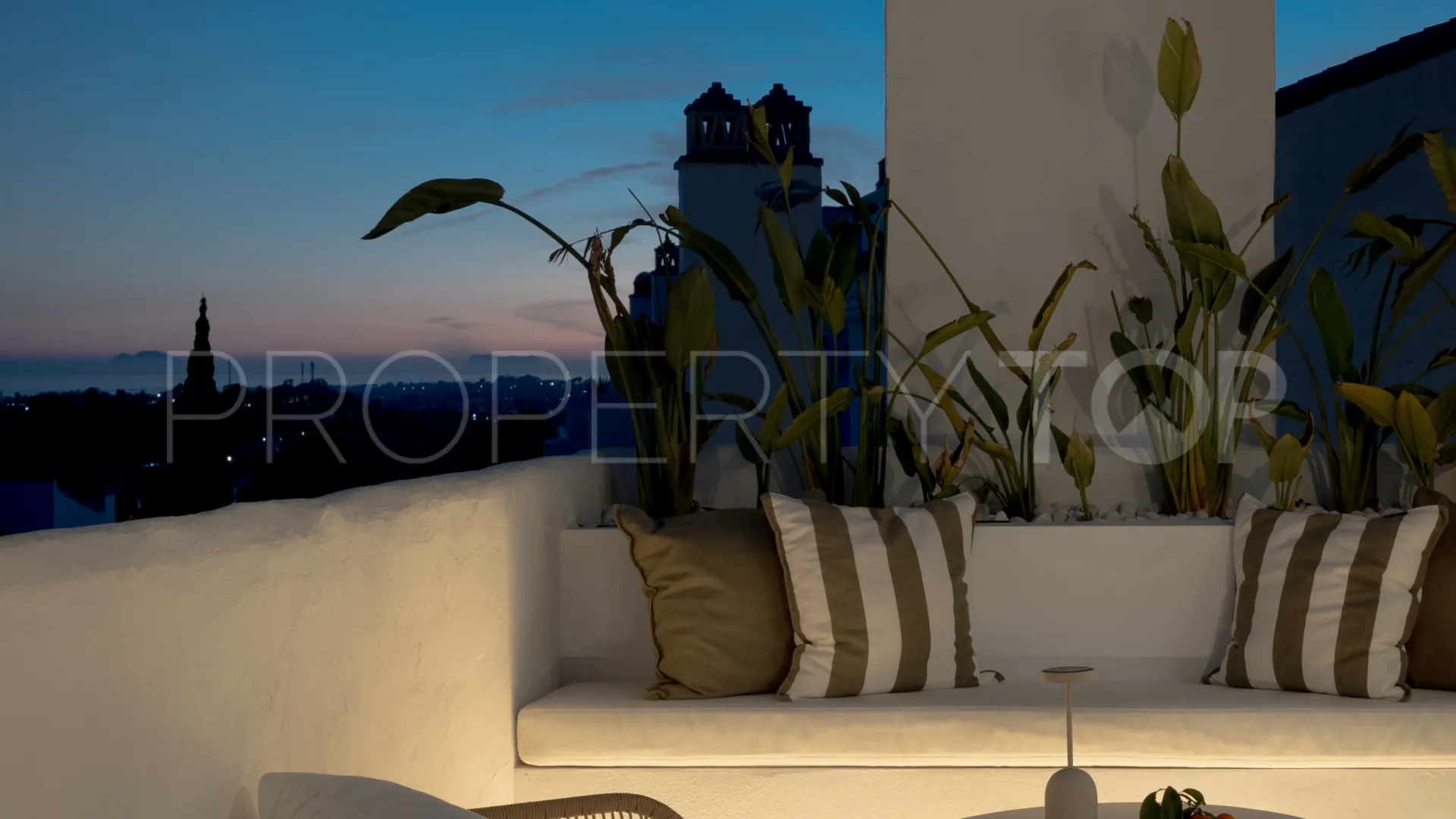 Atico duplex en venta con 3 dormitorios en Nueva Andalucia