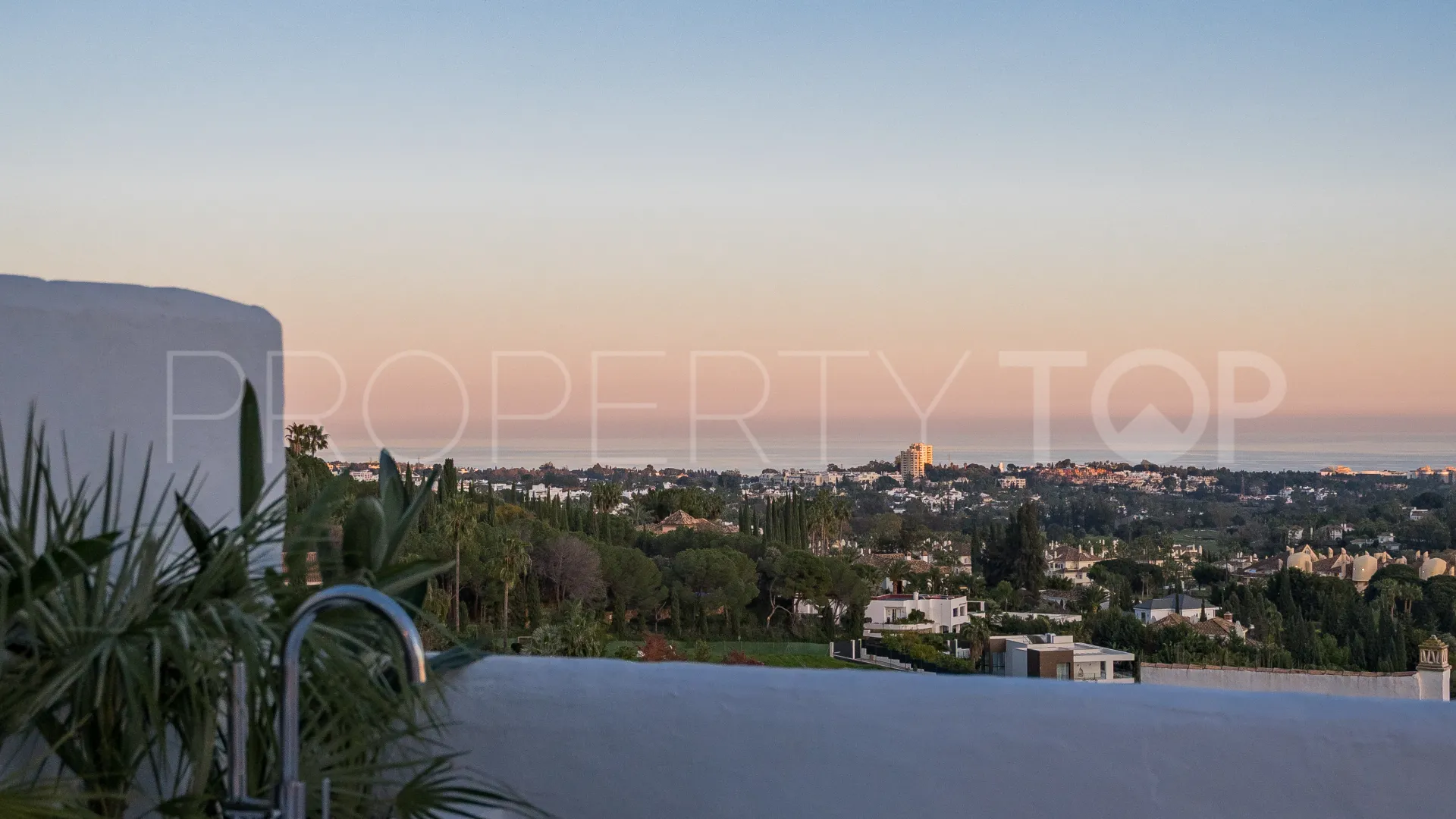 Atico duplex en venta con 3 dormitorios en Nueva Andalucia