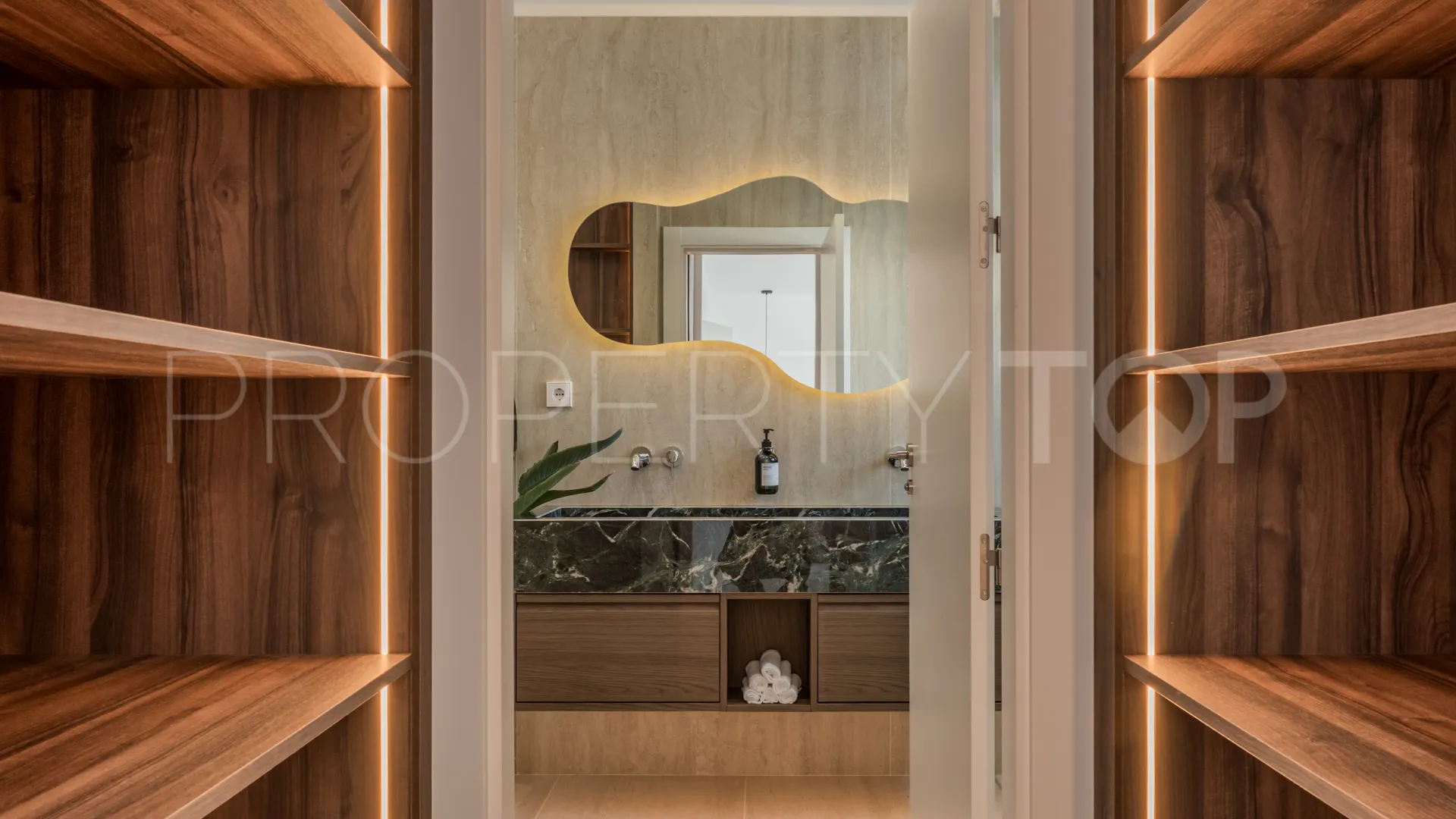Atico duplex en venta con 3 dormitorios en Nueva Andalucia