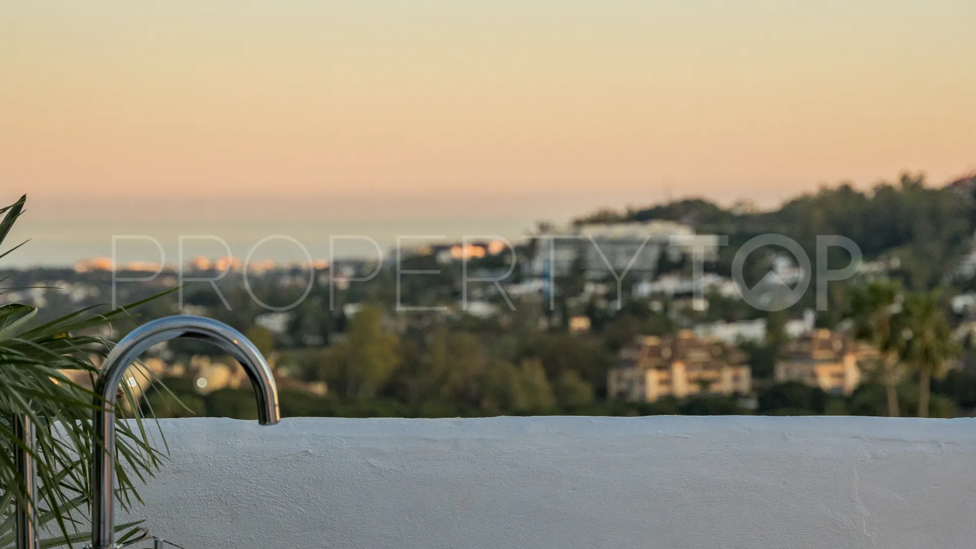 Atico duplex en venta con 3 dormitorios en Nueva Andalucia