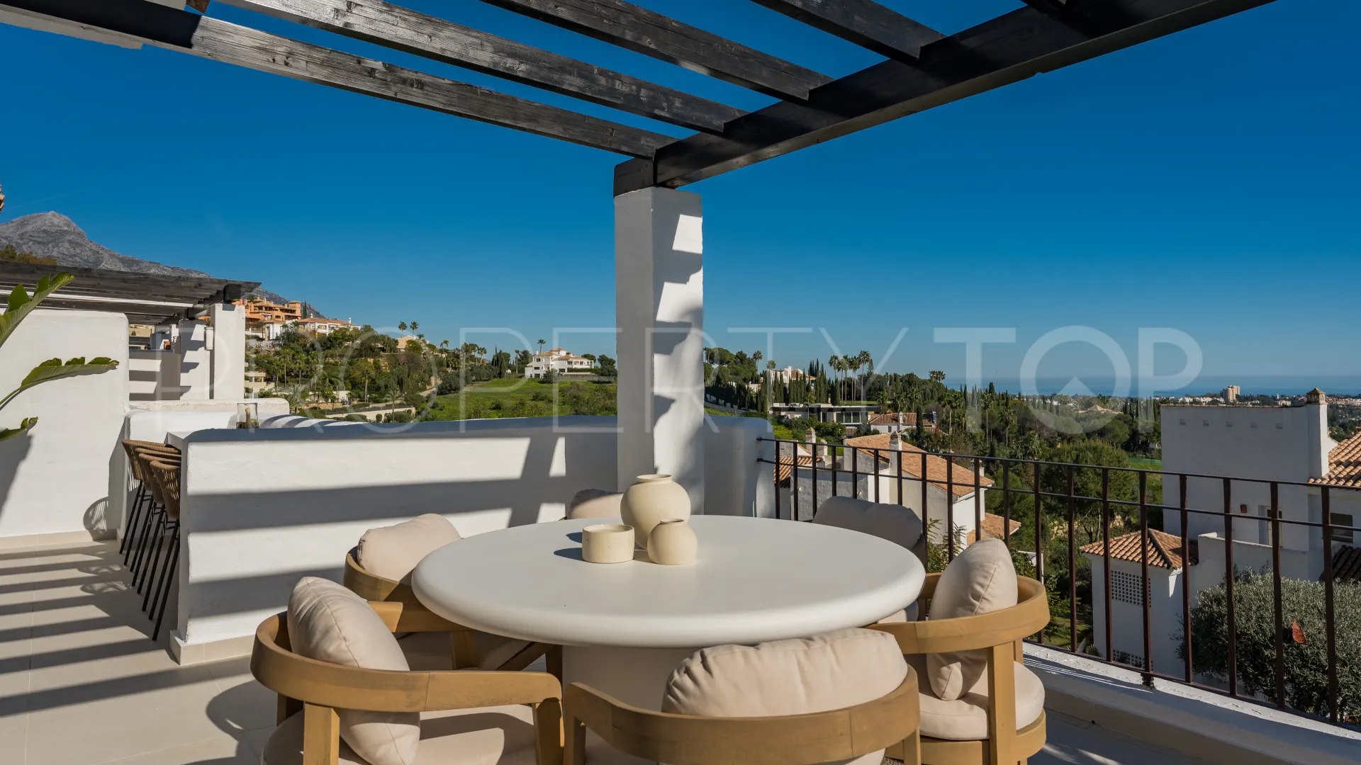 Atico duplex en venta con 3 dormitorios en Nueva Andalucia