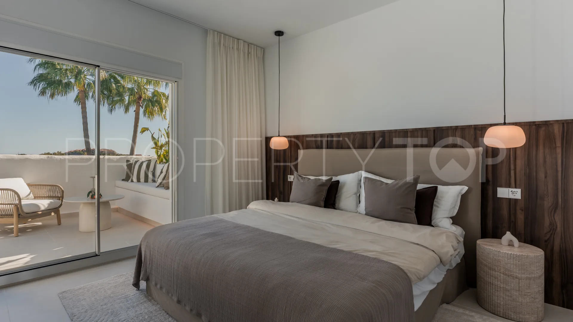 Atico duplex en venta con 3 dormitorios en Nueva Andalucia